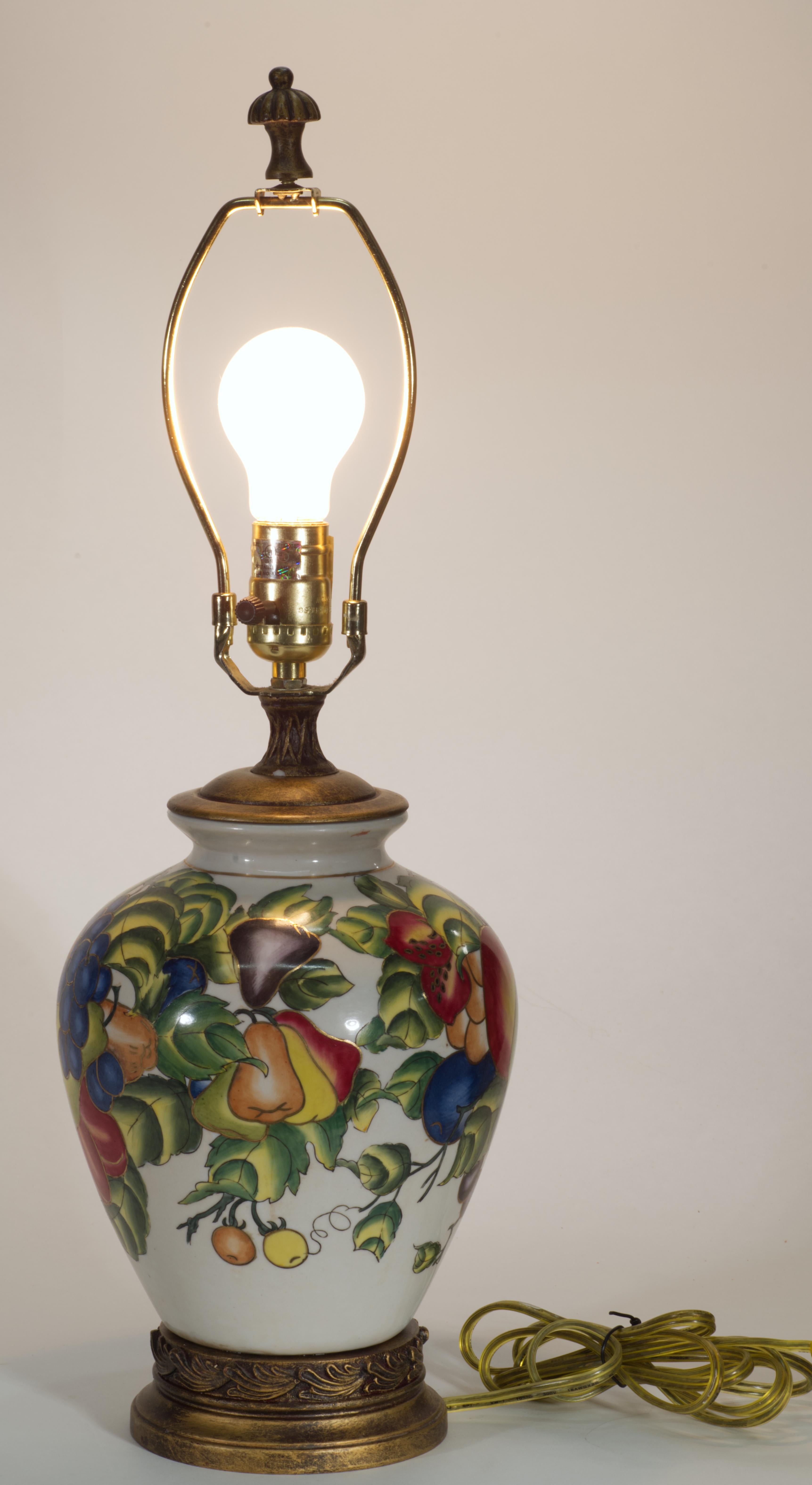 Vintage Chinoiserie Ginger Urn Table Lamp Fruits Leaves For Sale 1