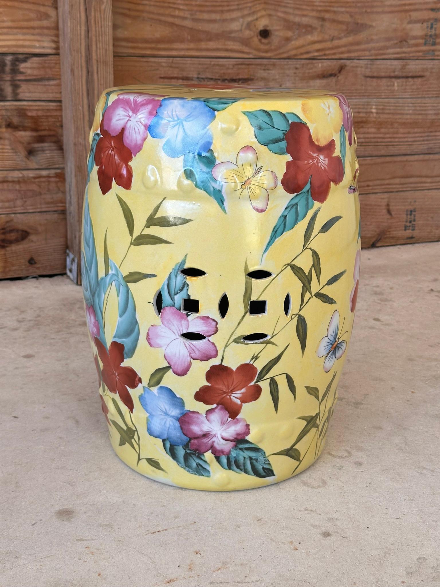 Tabouret de jardin chinoiserie vintage peint à la main et émaillé Bon état - En vente à North Fort Myers, FL