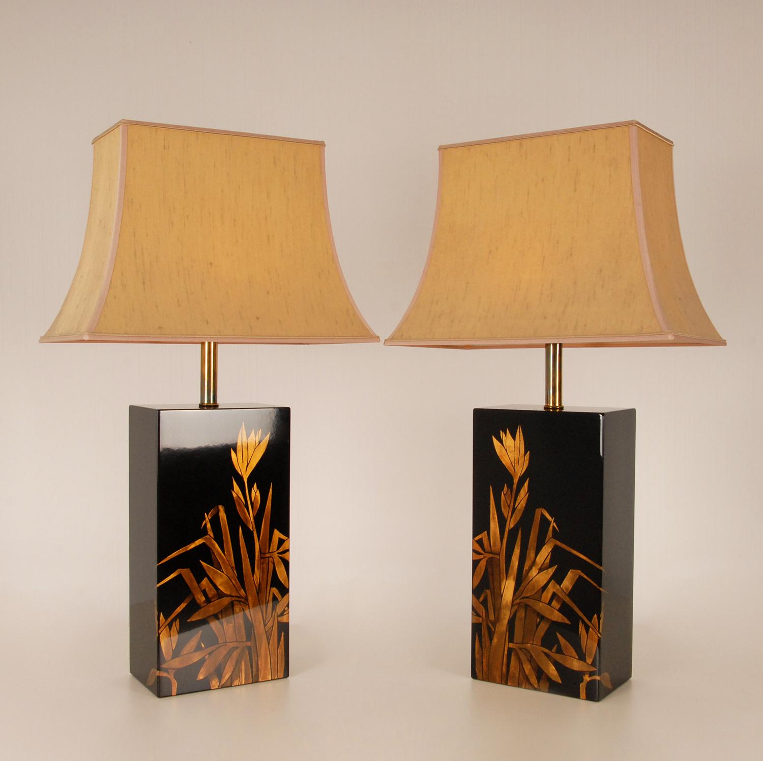 Blackened Vintage Chinoiserie Gold and Black lacquer Pagoda Table Lamps Retro 1970s a Pair For Sale
