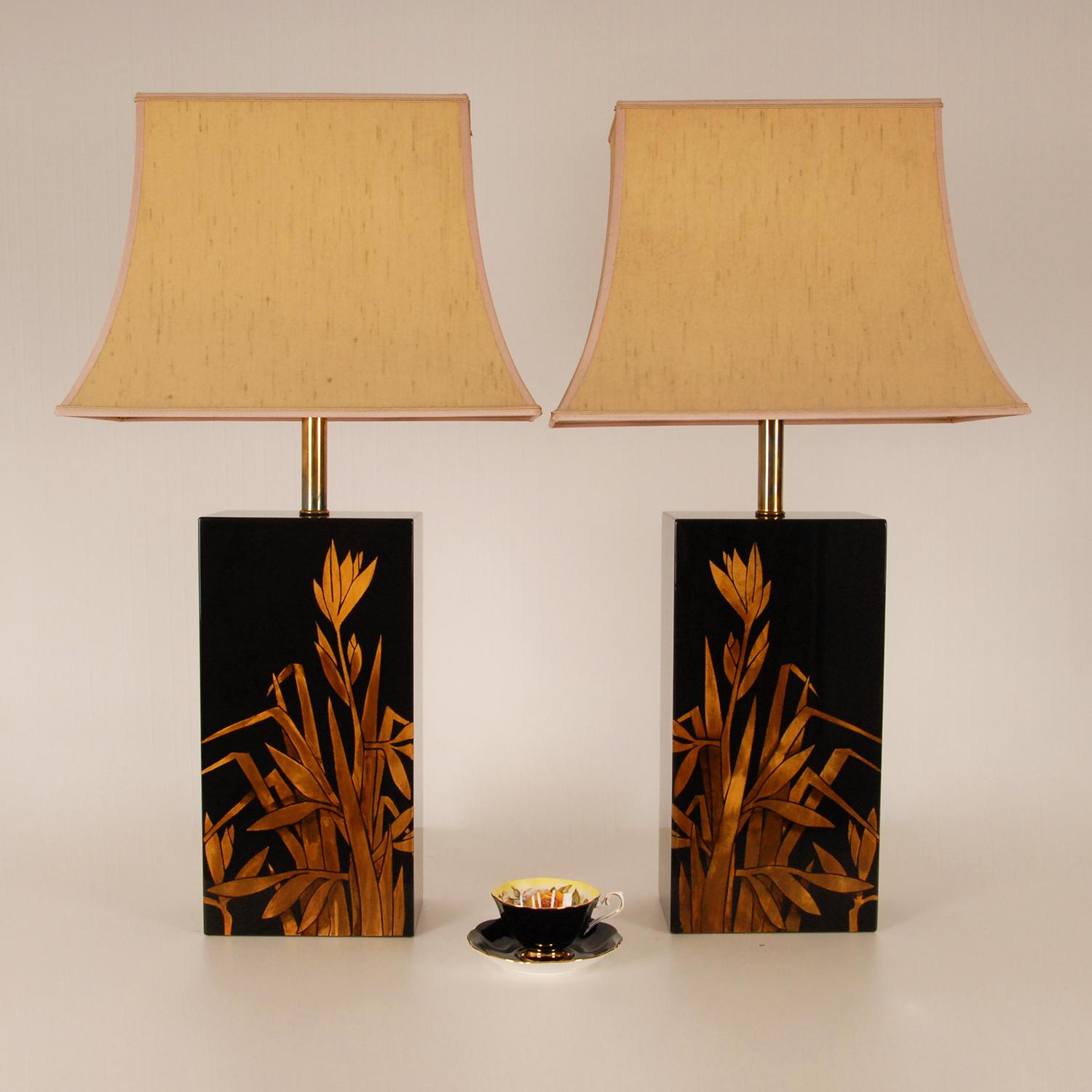 Acrylic Vintage Chinoiserie Gold and Black lacquer Pagoda Table Lamps Retro 1970s a Pair For Sale