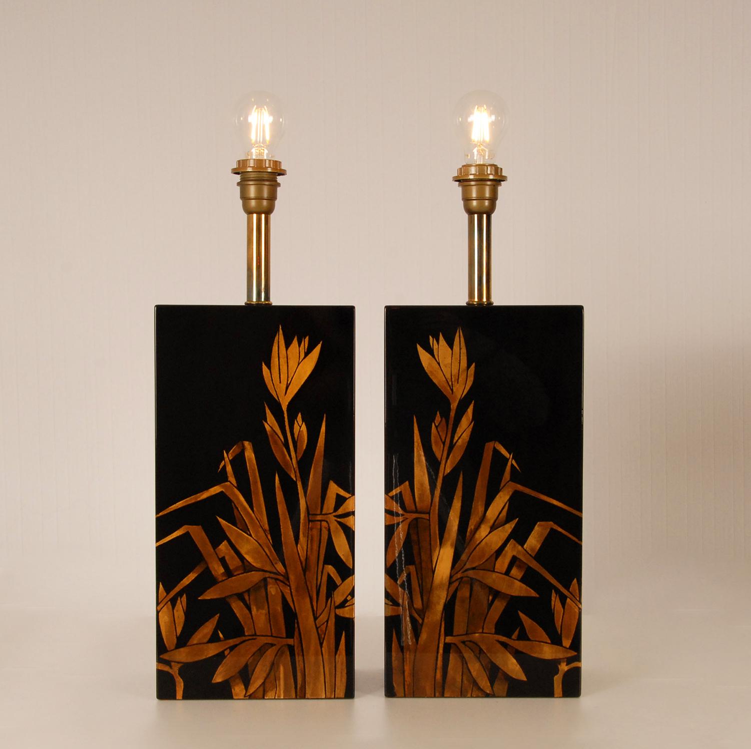 Vintage Chinoiserie Gold and Black lacquer Pagoda Table Lamps Retro 1970s a Pair For Sale 1