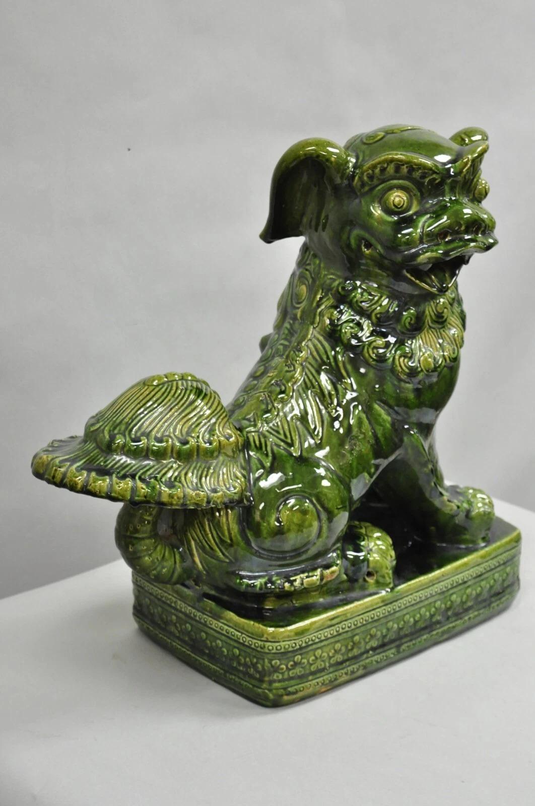 Statua cinese di cane Foo da 22 pollici in ceramica maiolicata verde, vintage Chinoiserie in vendita 5