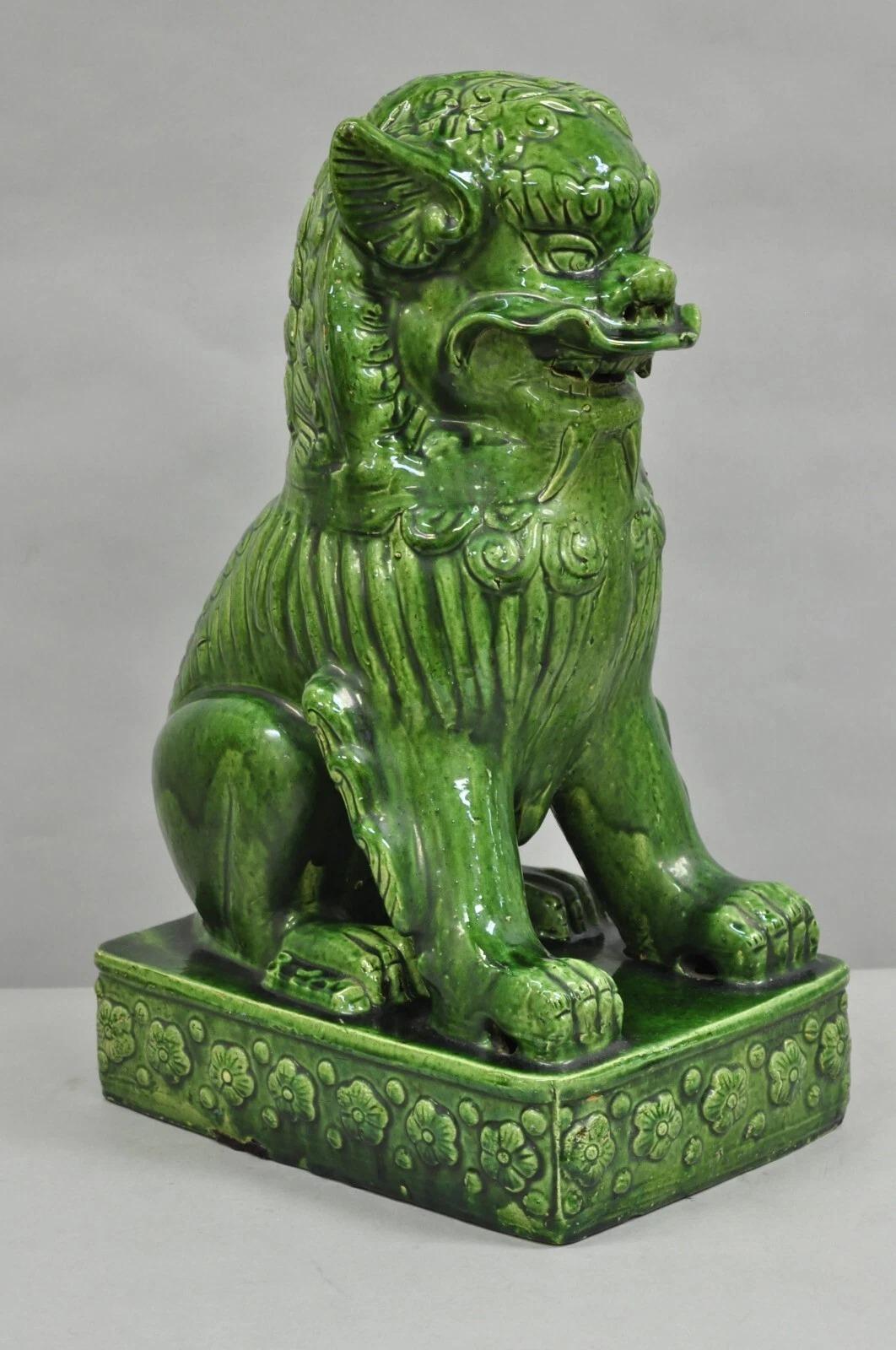 Statua cinese di cane Foo da 24 pollici in ceramica maiolicata verde, vintage Chinoiserie in vendita 3