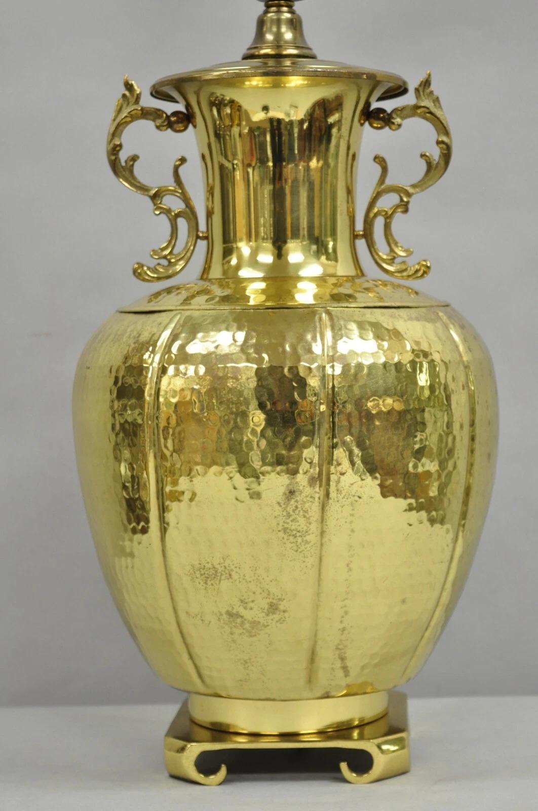 Cineserie Lampada da tavolo Pagoda Jardiniere in ottone martellato Vintage Chinoiserie in vendita