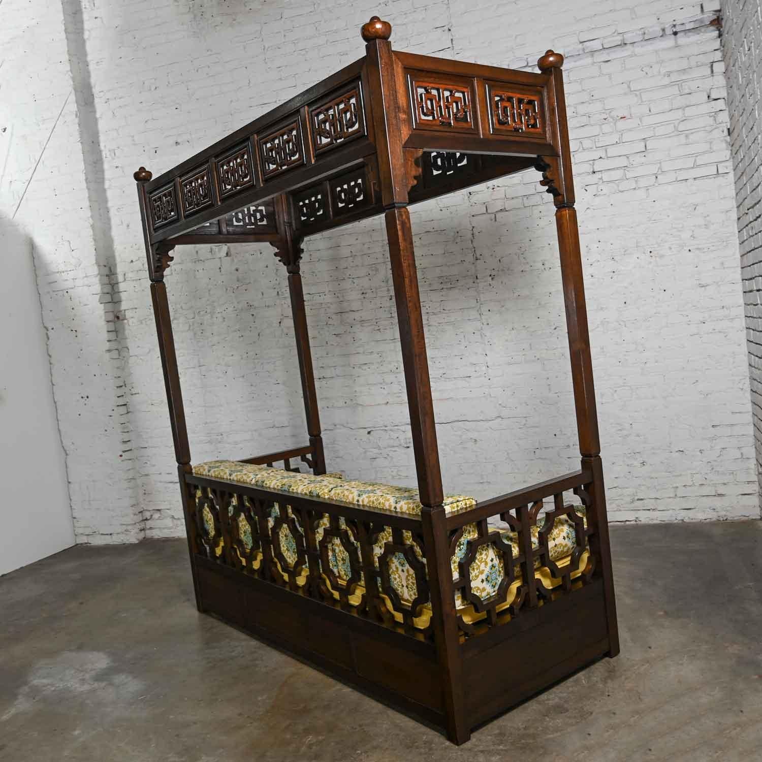 Vintage Chinoiserie Hand Carved Canopy Daybed Style of Chinese Wedding Bed 2