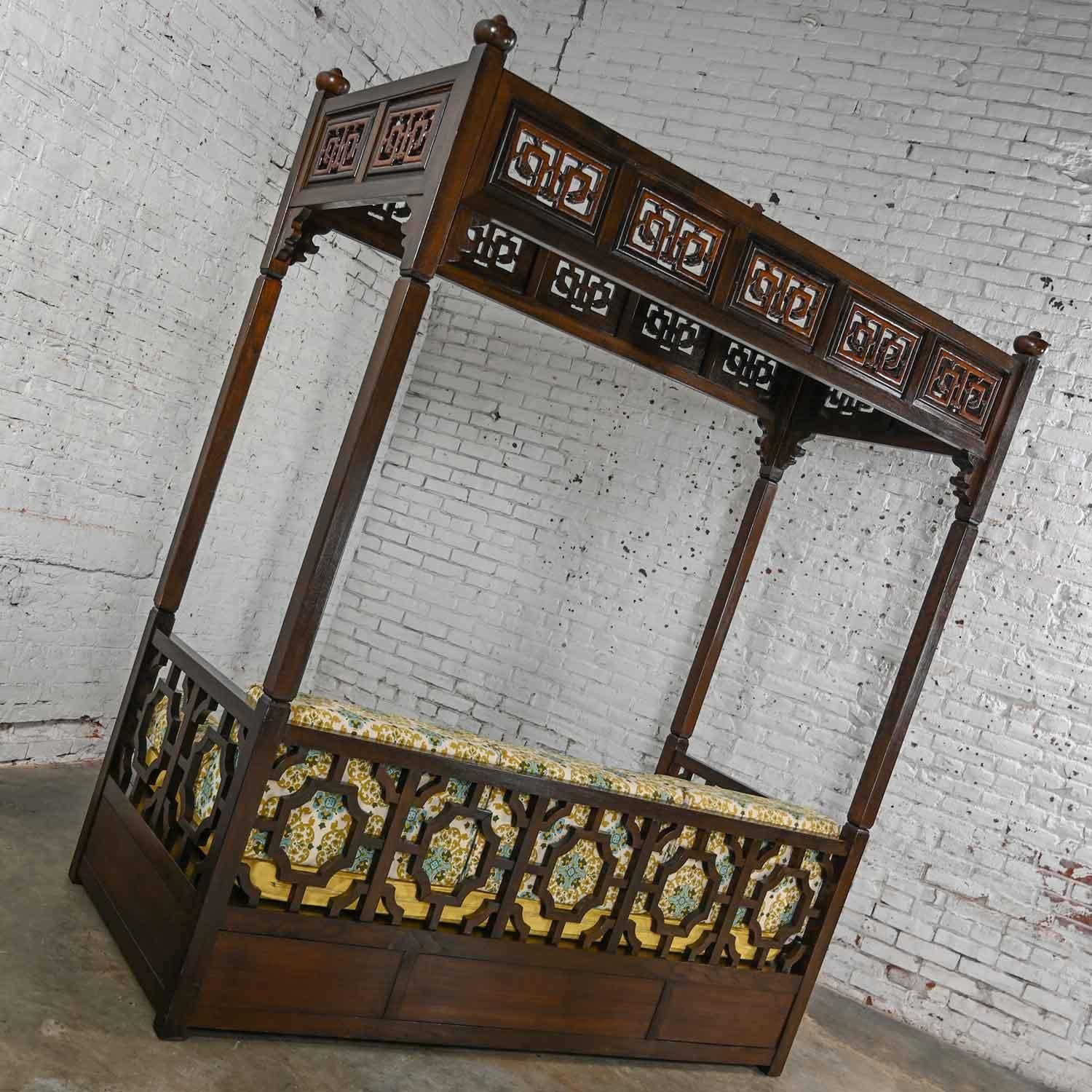 Vintage Chinoiserie Hand Carved Canopy Daybed Style of Chinese Wedding Bed 3