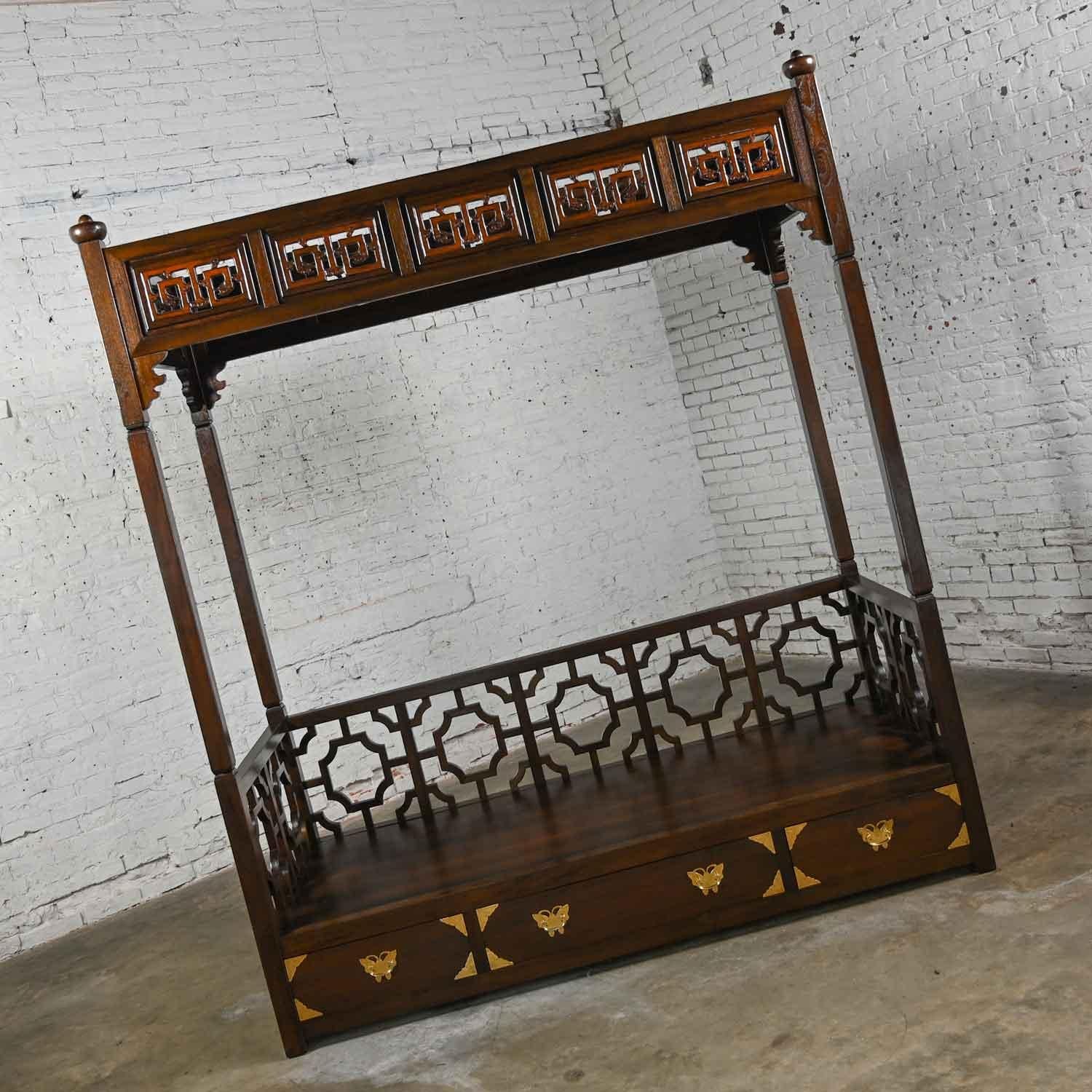 Vintage Chinoiserie Hand Carved Canopy Daybed Style of Chinese Wedding Bed 4