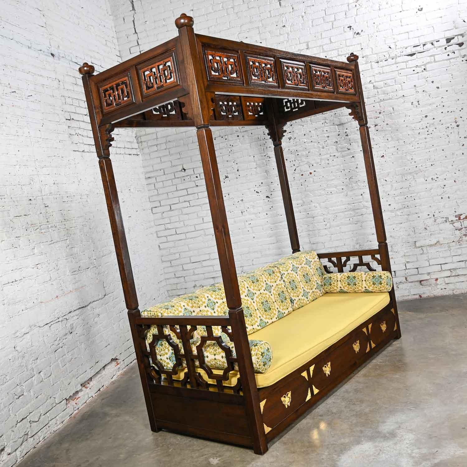 Vintage Chinoiserie Hand Carved Canopy Daybed Style of Chinese Wedding Bed 8