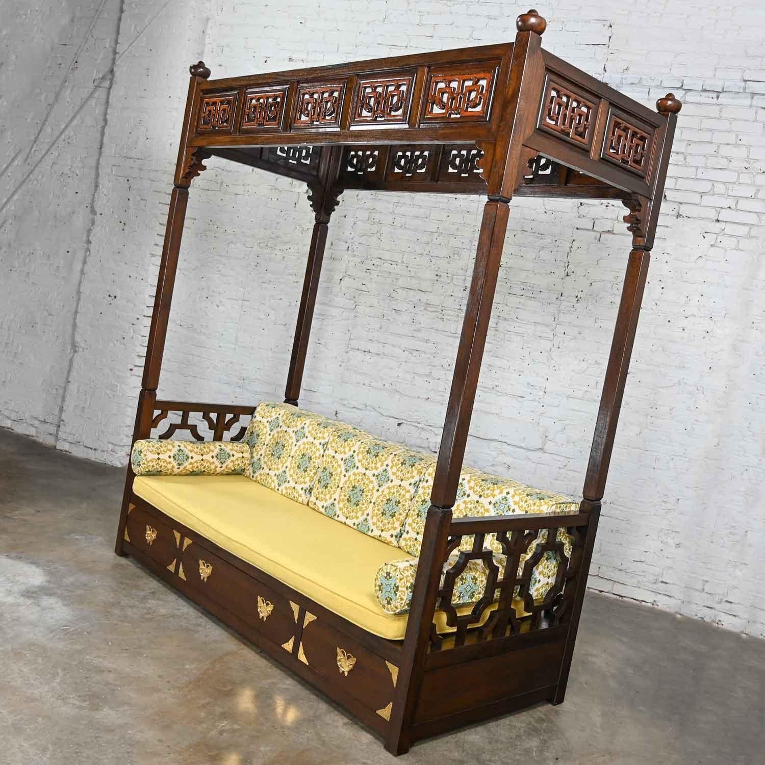 Vintage Chinoiserie Hand Carved Canopy Daybed Style of Chinese Wedding Bed 9