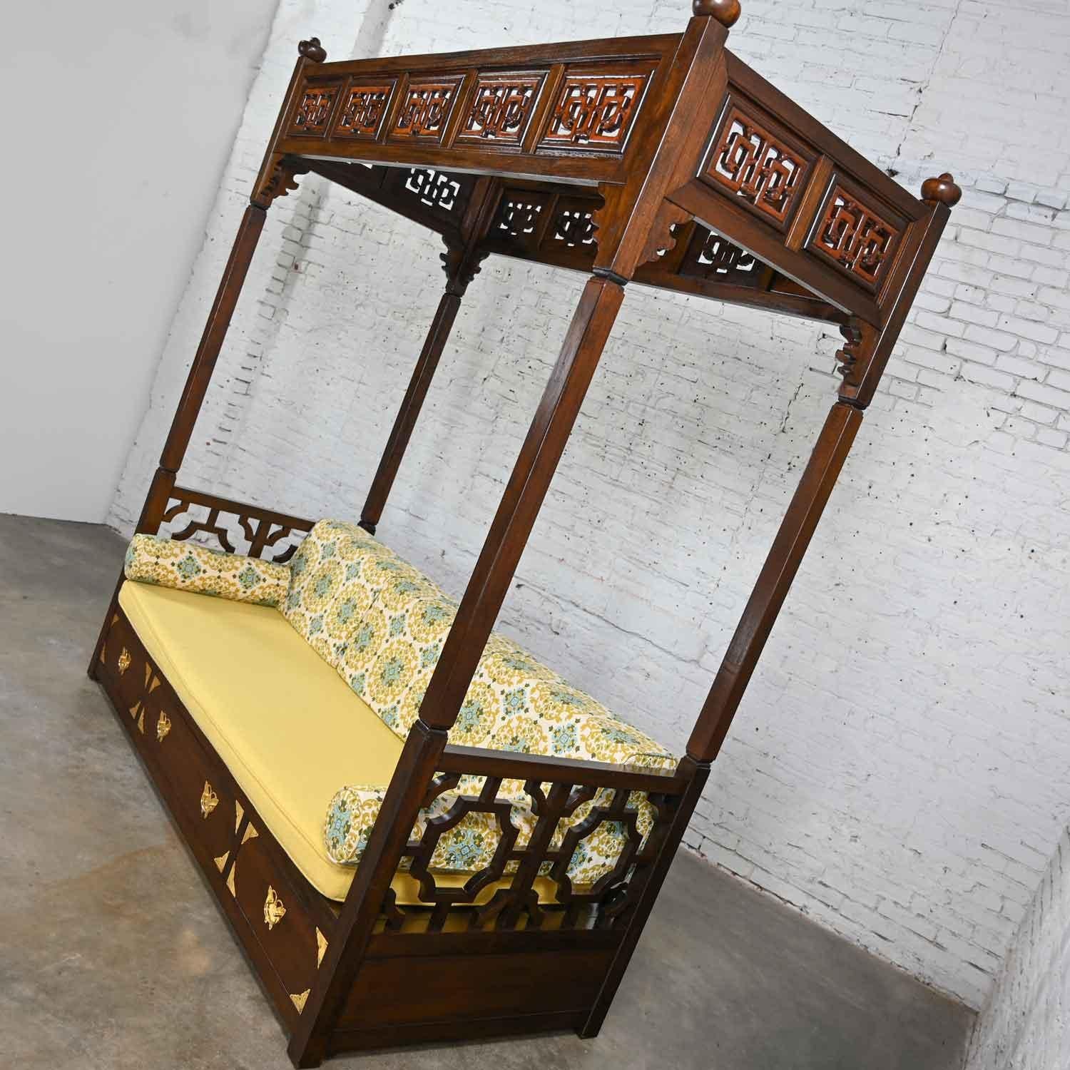 20th Century Vintage Chinoiserie Hand Carved Canopy Daybed Style of Chinese Wedding Bed