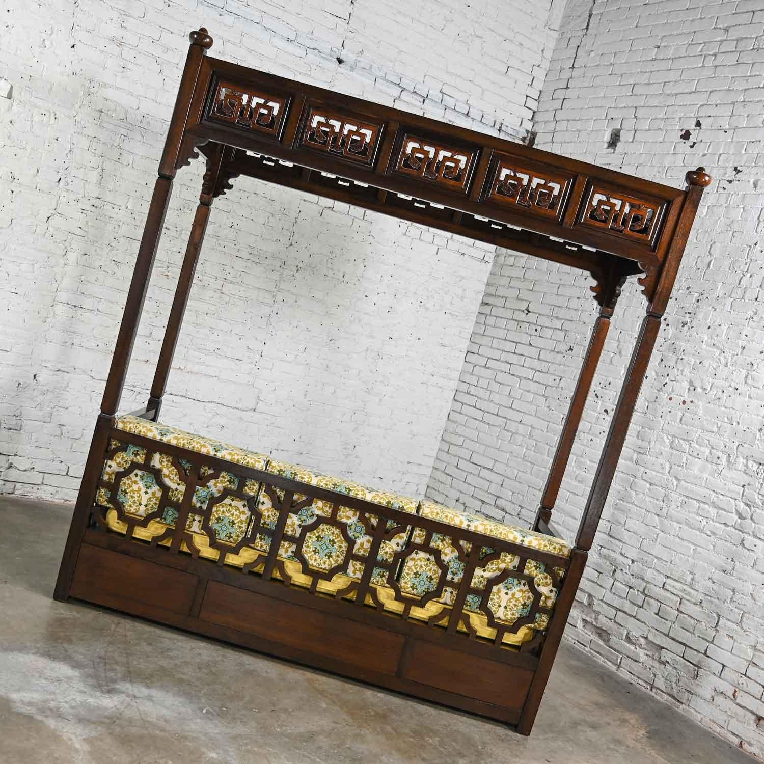 Vintage Chinoiserie Hand Carved Canopy Daybed Style of Chinese Wedding Bed 1