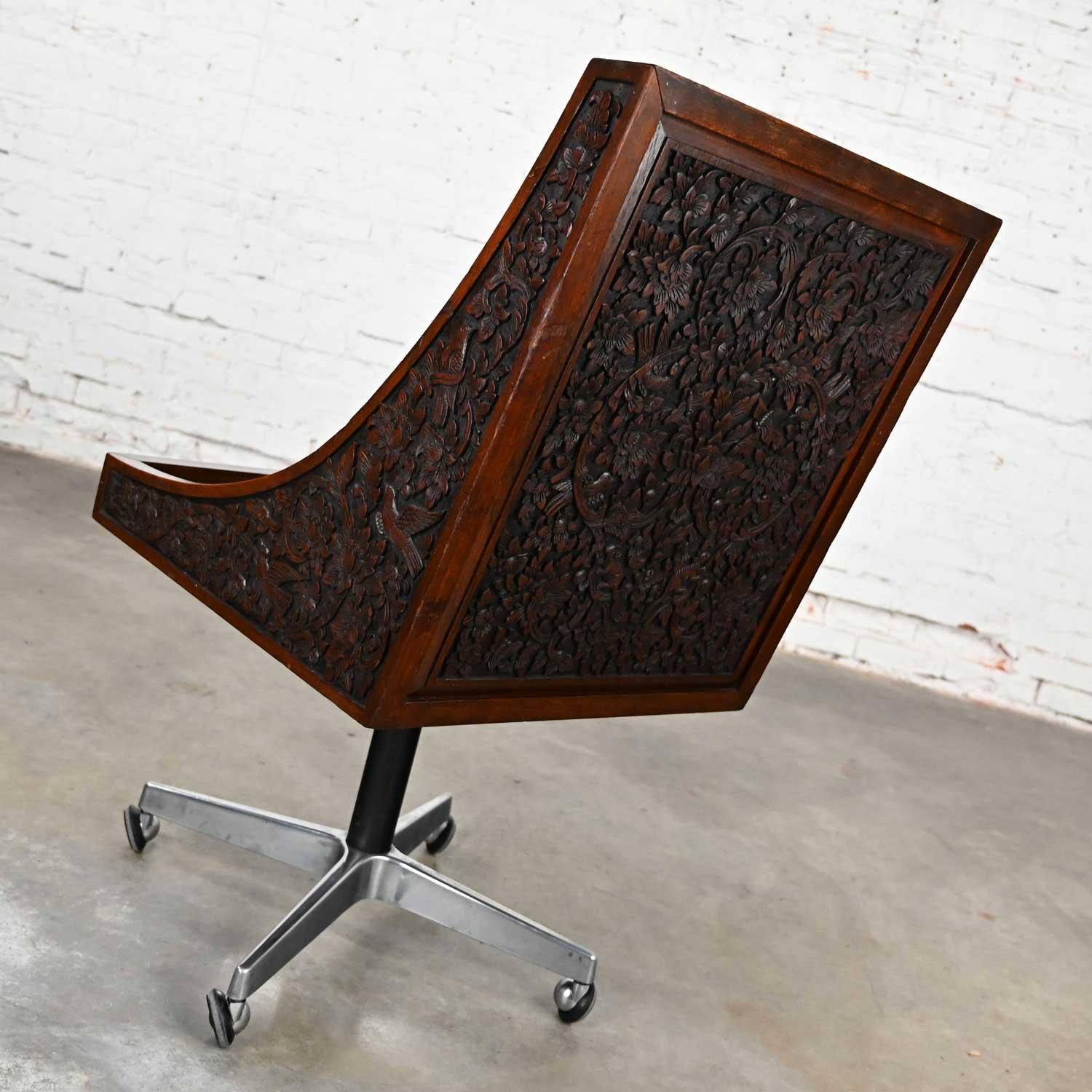 Vintage Chinoiserie Hand Carved Rosewood Rolling Desk Chair Bangkok Thailand In Good Condition For Sale In Topeka, KS