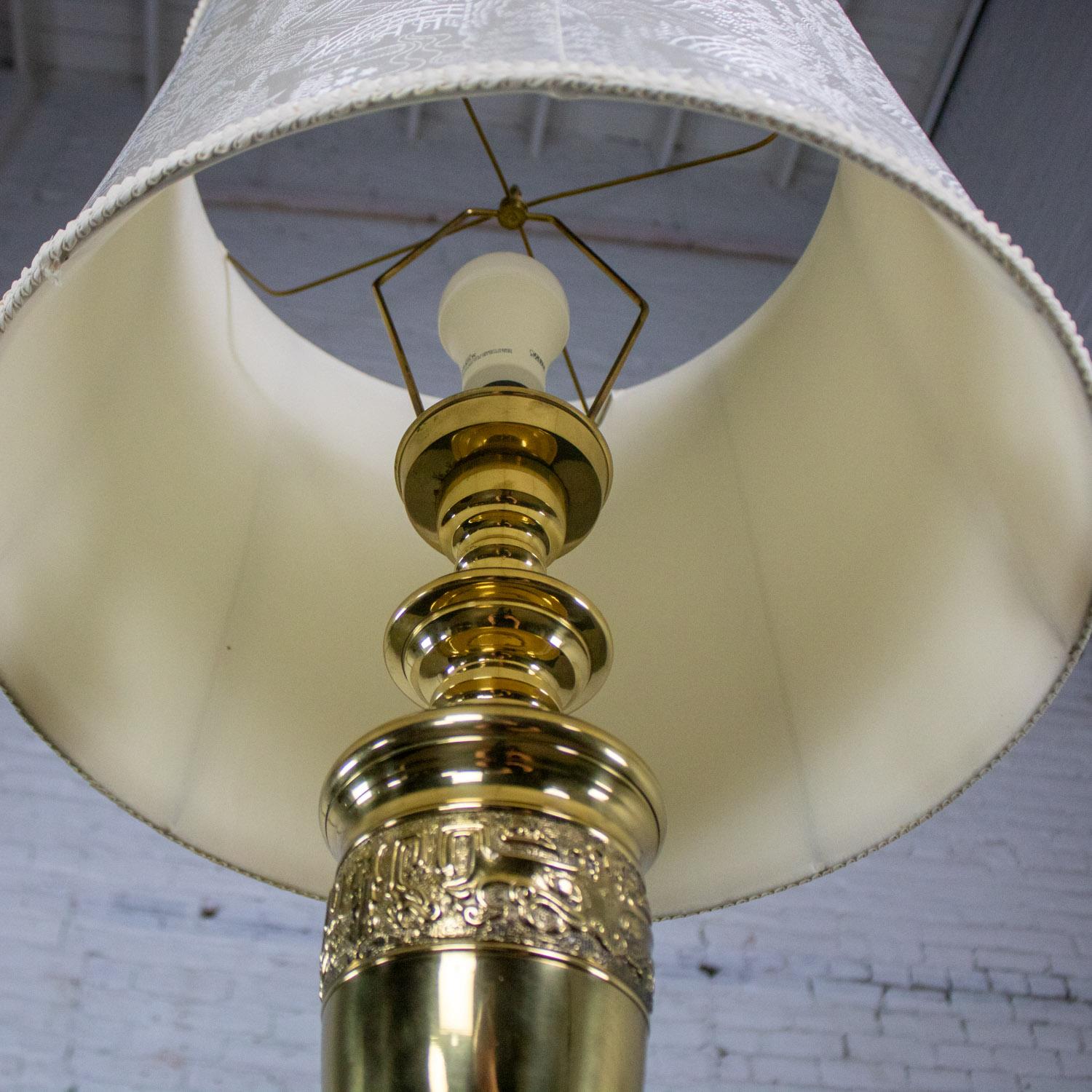 Lampe de table Vintage Chinoiserie Hollywood Regency en fonte de laiton avec abat-jour en damas en vente 5