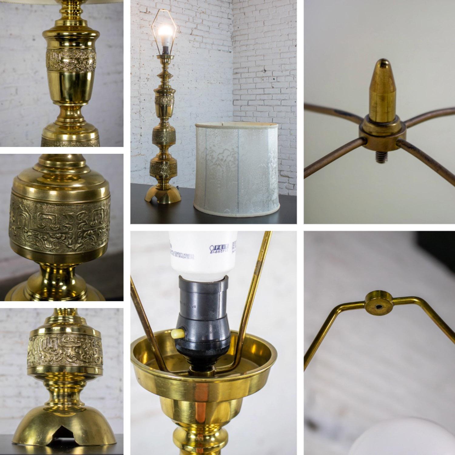 Lampe de table Vintage Chinoiserie Hollywood Regency en fonte de laiton avec abat-jour en damas en vente 8