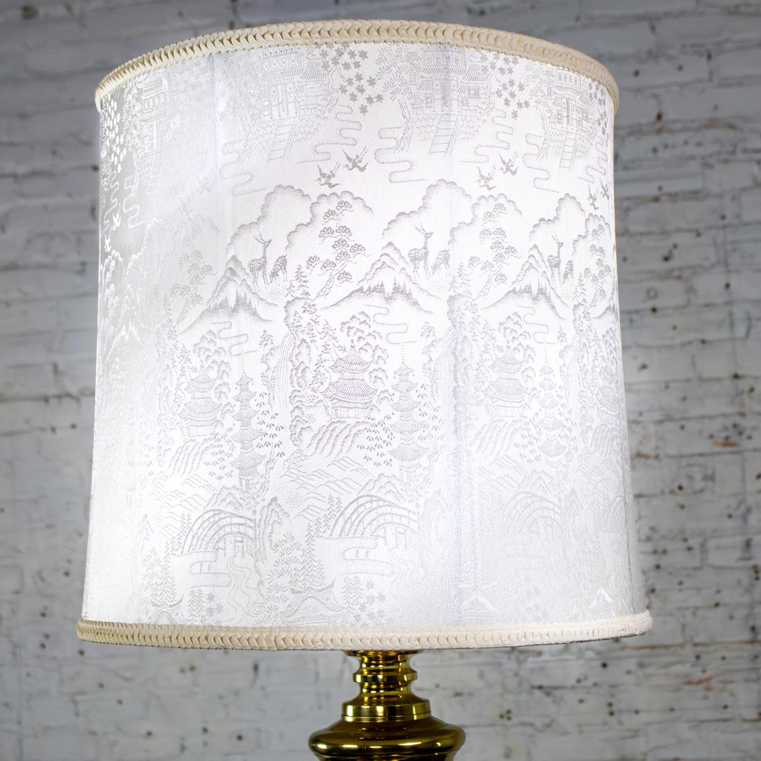 Lampe de table Vintage Chinoiserie Hollywood Regency en fonte de laiton avec abat-jour en damas en vente 10