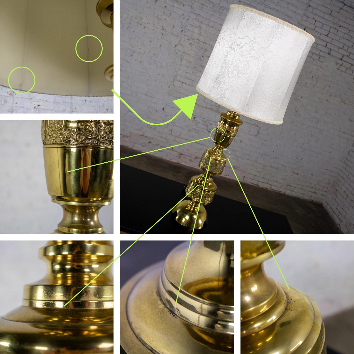 Lampe de table Vintage Chinoiserie Hollywood Regency en fonte de laiton avec abat-jour en damas en vente 11