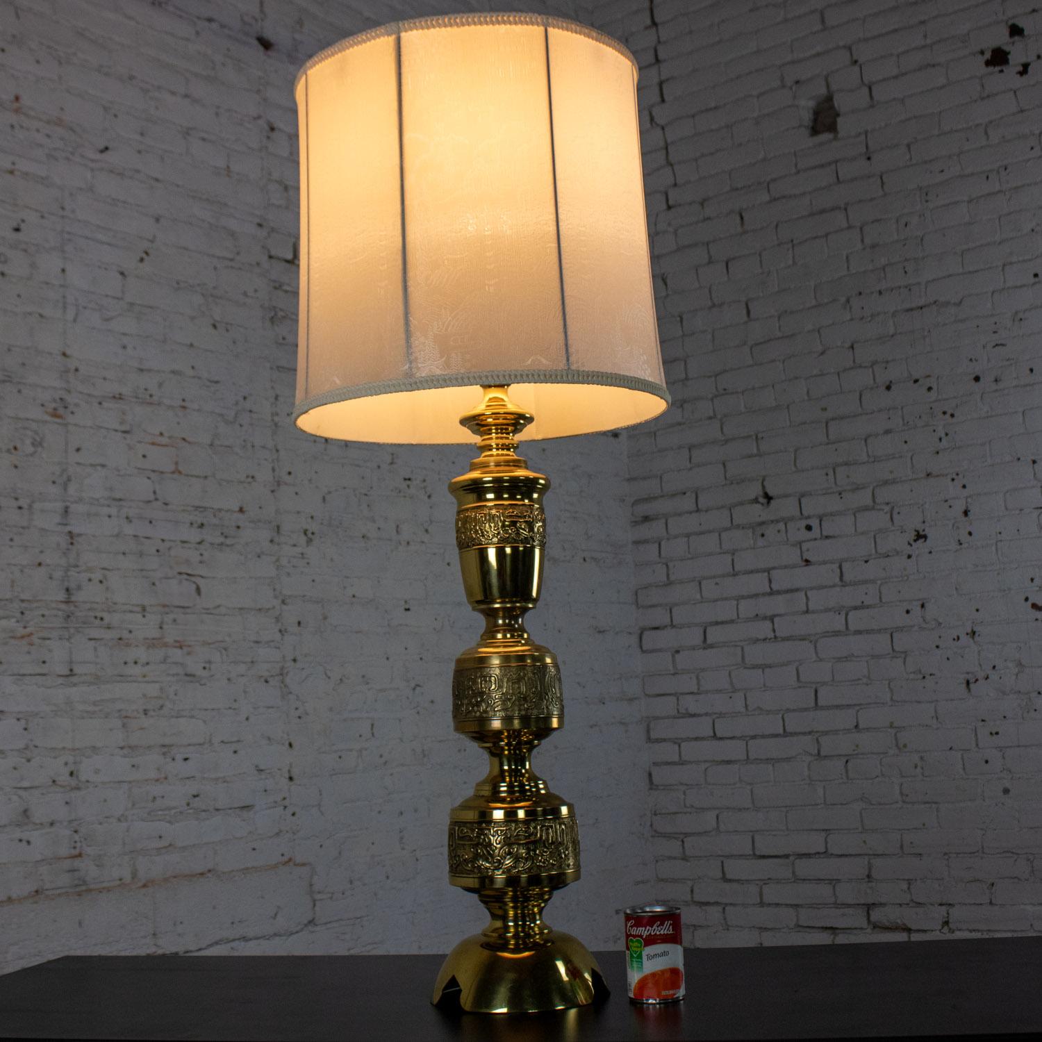 Lampe de table Vintage Chinoiserie Hollywood Regency en fonte de laiton avec abat-jour en damas en vente 12