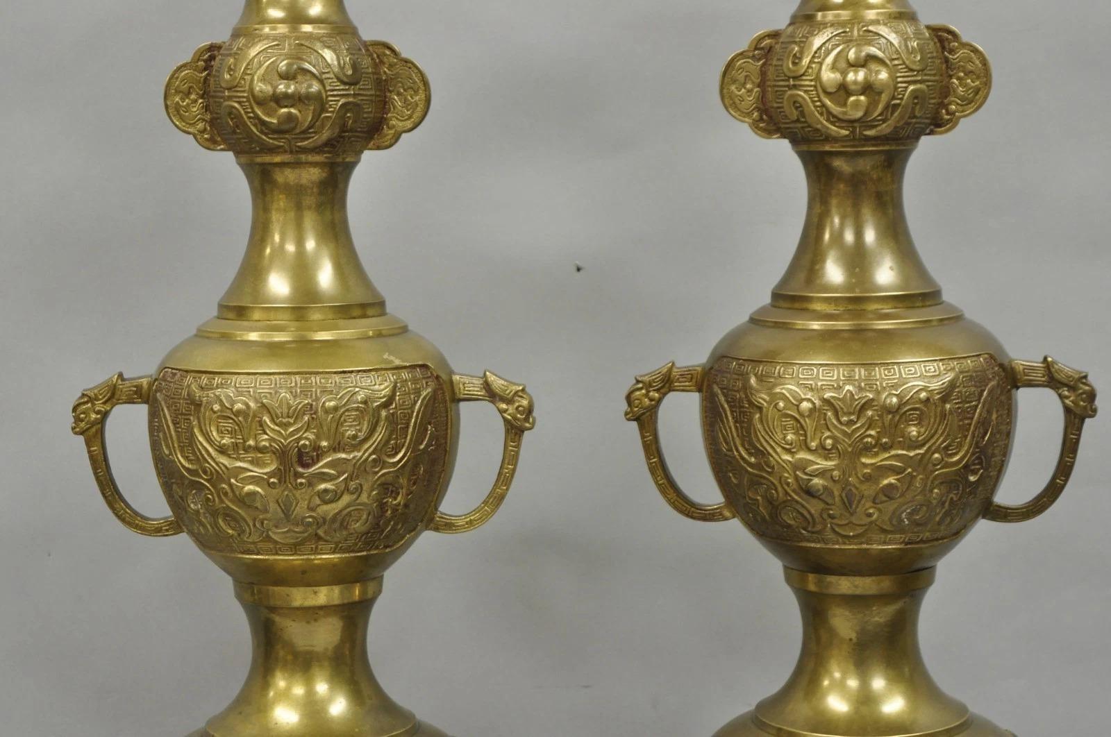 Vintage Chinoiserie James Mont Style Bronze Chinese Foo Dog Table Lamps (B) Pair In Good Condition For Sale In Philadelphia, PA