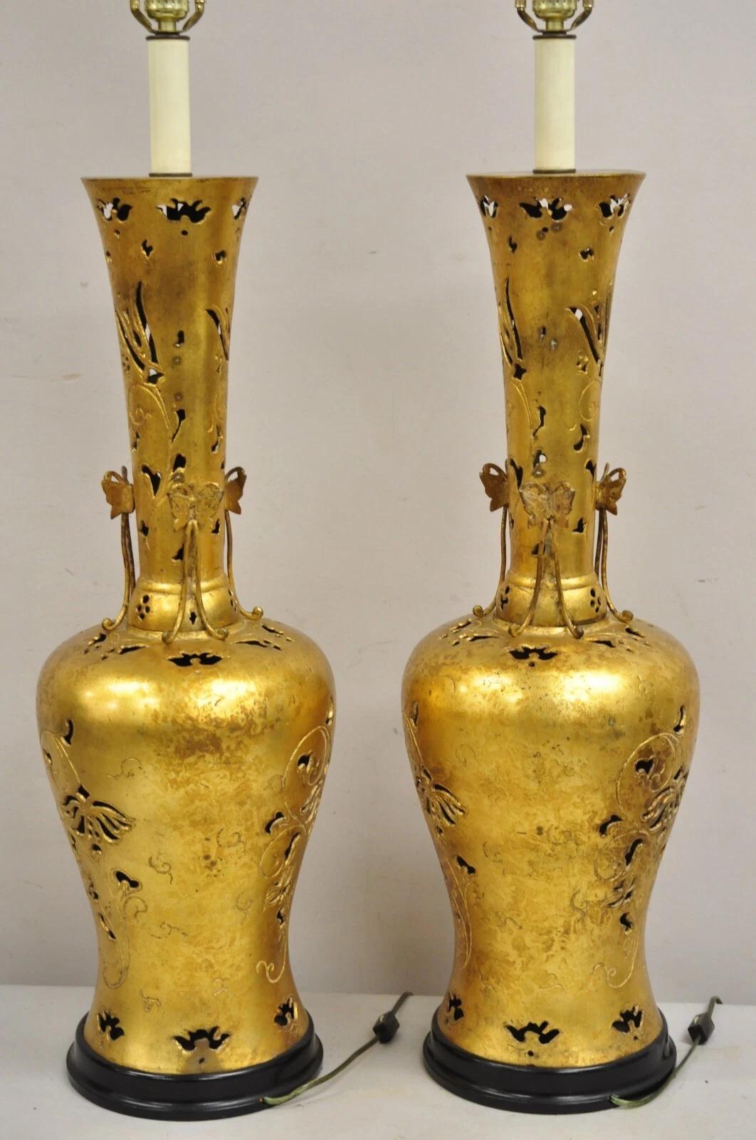 Paire de lampes de bureau vintage de style James Mont en métal doré en vente 3