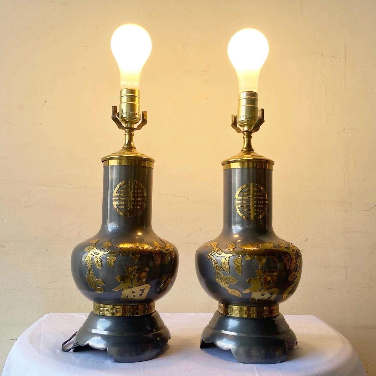 Métal Paire de lampes de table Chinoiserie en métal et or en vente