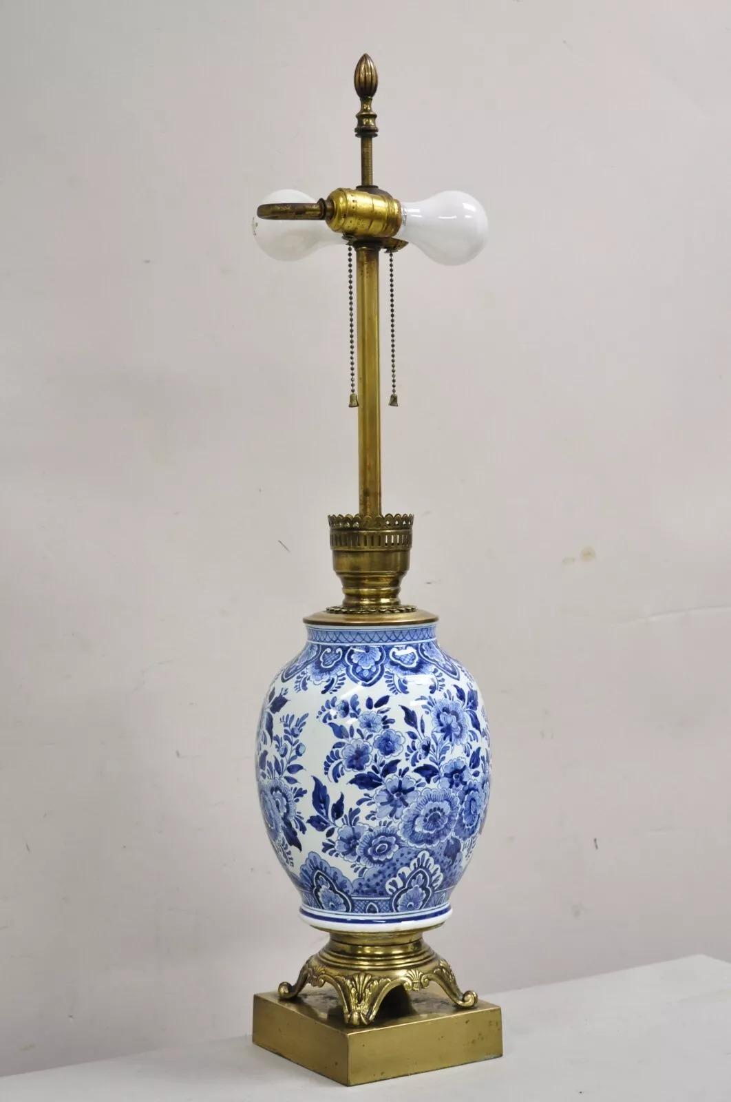 Vintage Chinoiserie Oriental Blue & White Brass & Porcelain Egg Table Lamp For Sale 5
