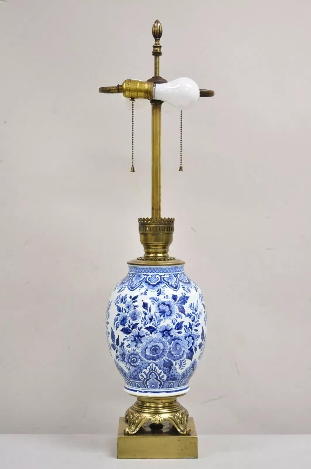 Vintage Chinoiserie Oriental Blue & White Brass & Porcelain Egg Table Lamp For Sale 7
