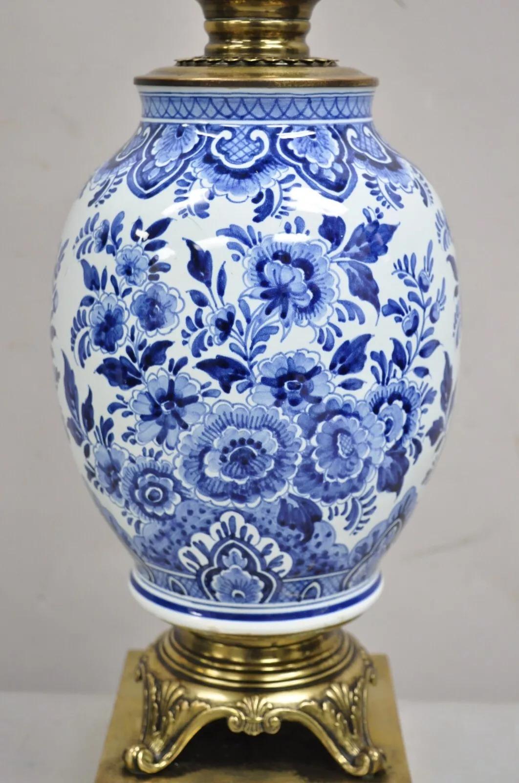 Unknown Vintage Chinoiserie Oriental Blue & White Brass & Porcelain Egg Table Lamp For Sale