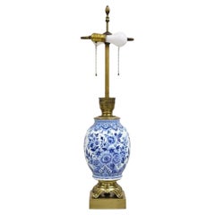Lampada da tavolo orientale a uovo in porcellana e ottone blu e bianco di Chinoiserie Vintage