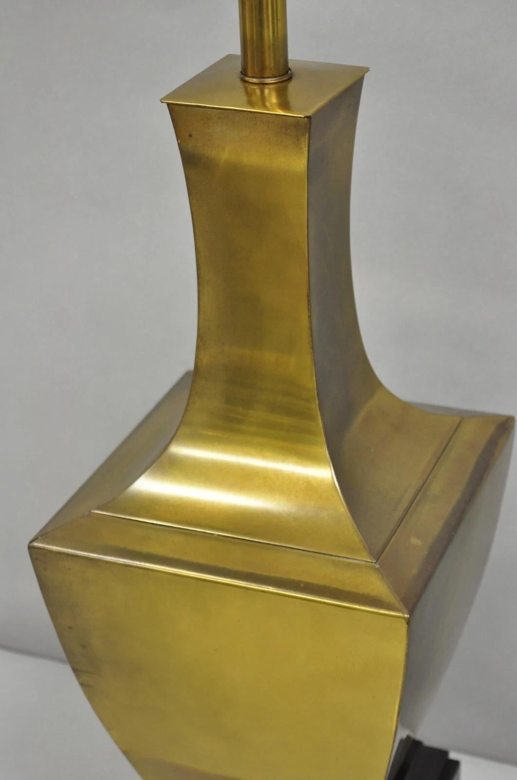 Vintage Chinoiserie Oriental Patinated Brass Jardiniere Table Lamp Attr. Chapman (Unbekannt) im Angebot
