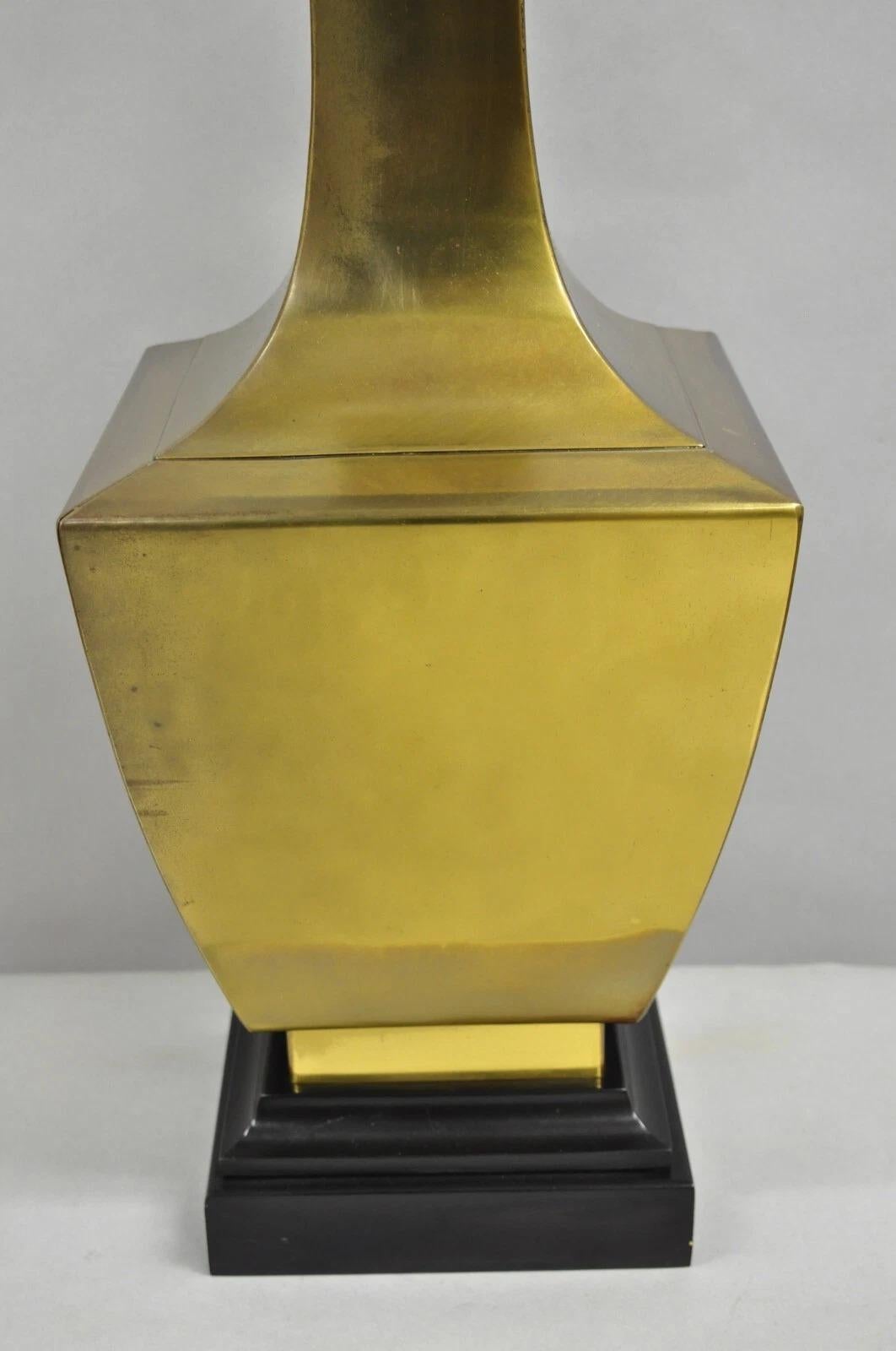 Vintage Chinoiserie Oriental Patinated Brass Jardiniere Table Lamp Attr. Chapman (20. Jahrhundert) im Angebot