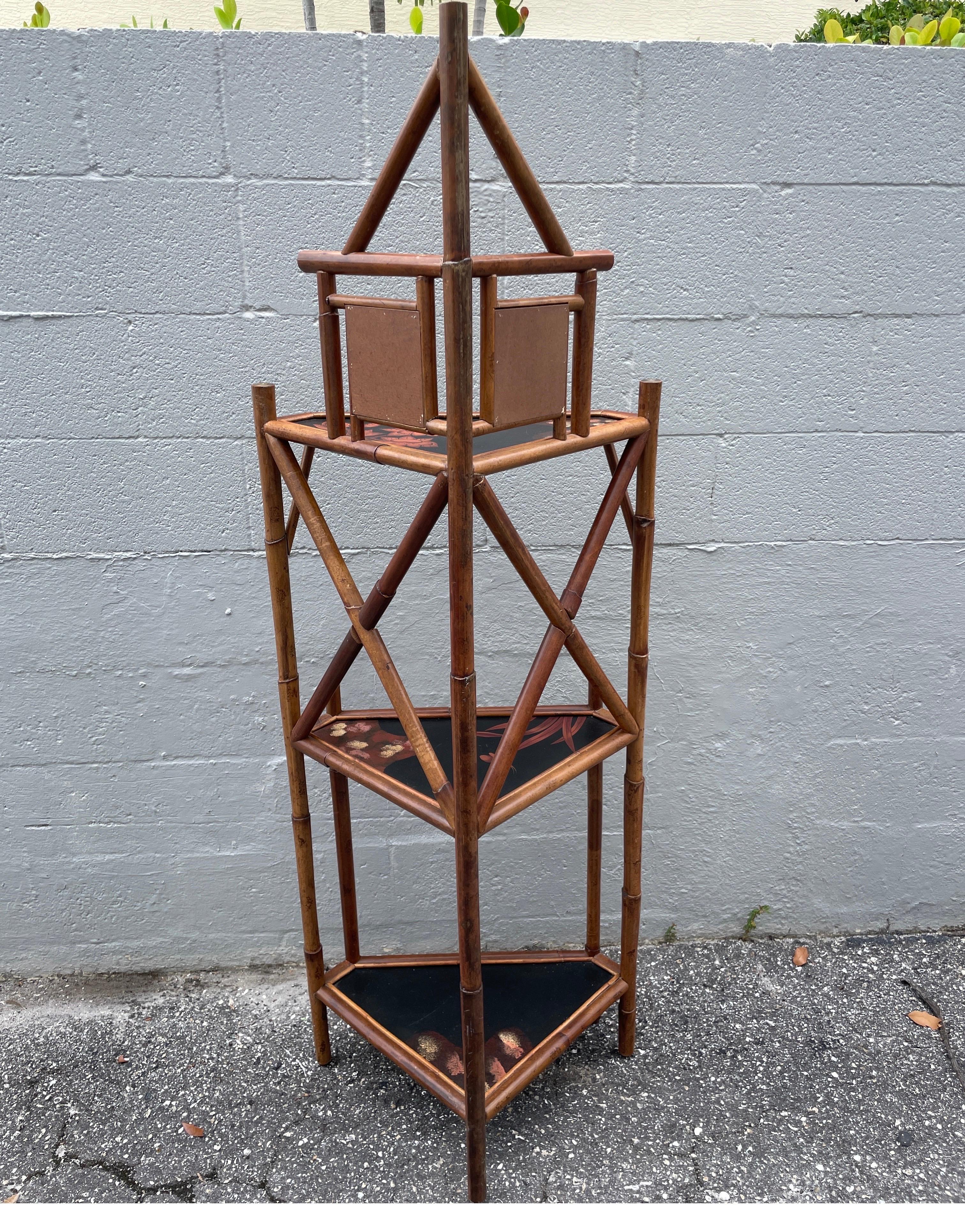 Scaffale angolare in stile pagoda in stile cineseria vintage in vendita 5