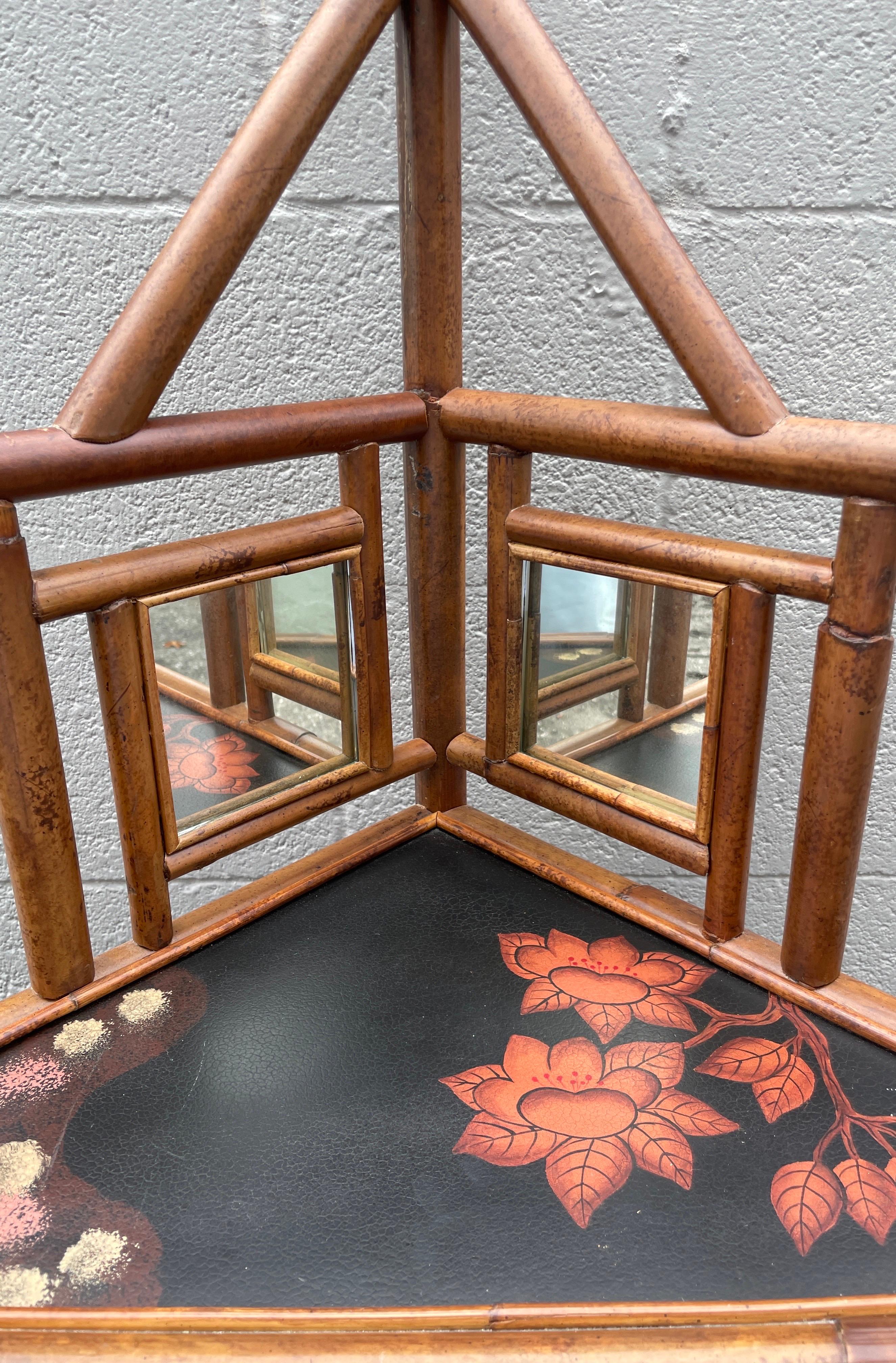 Scaffale angolare in stile pagoda in stile cineseria vintage in vendita 3