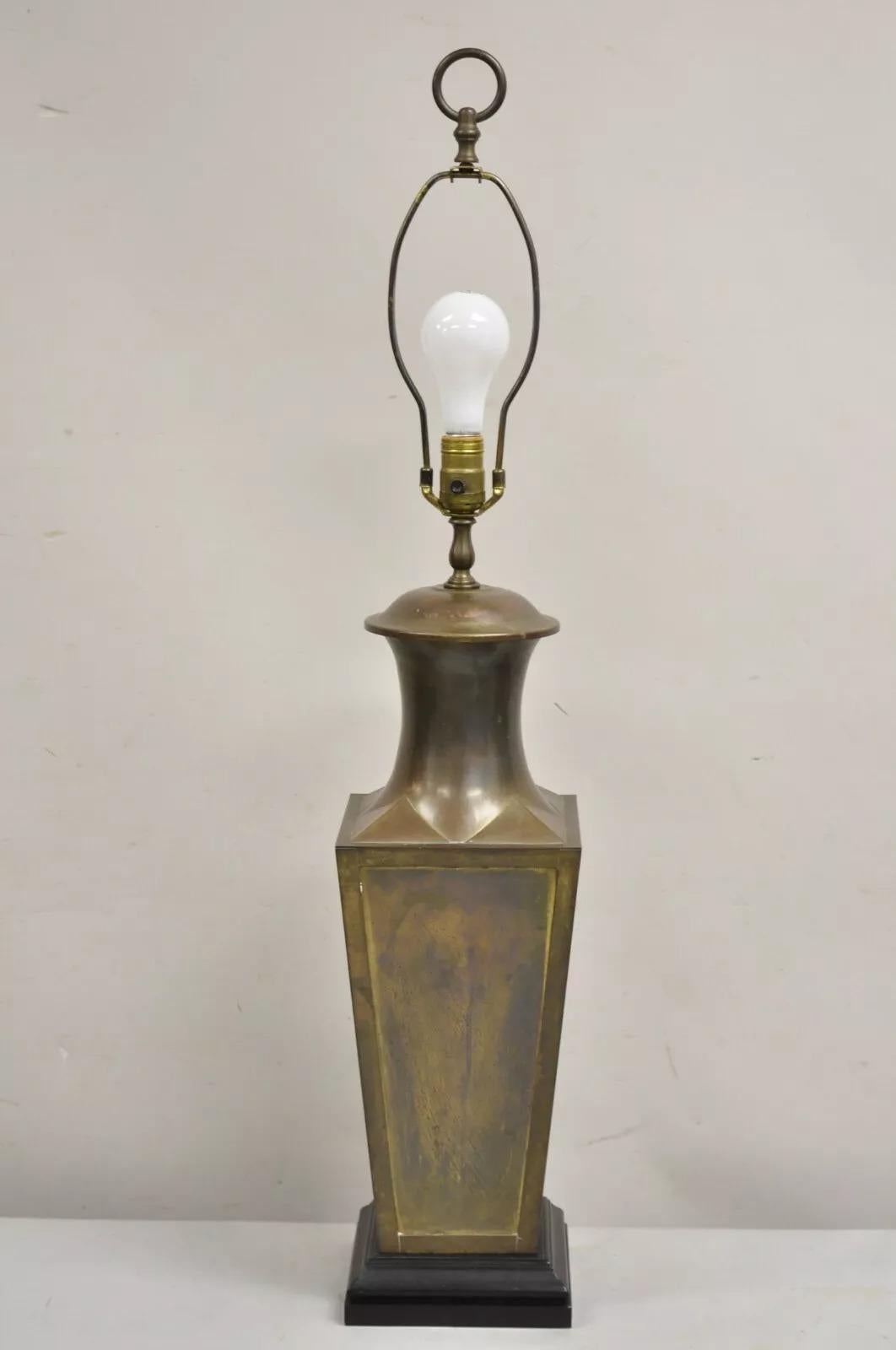 Quadratische Chinoiserie- Jardiniere-Tischlampe aus patiniertem Messing, Wildholz, Vintage im Angebot 5