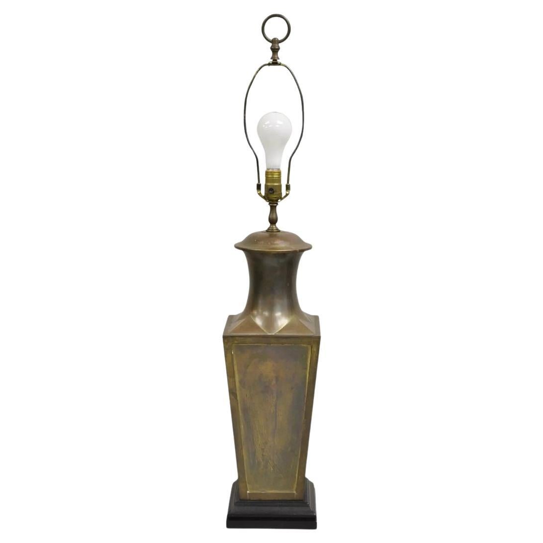 Quadratische Chinoiserie- Jardiniere-Tischlampe aus patiniertem Messing, Wildholz, Vintage