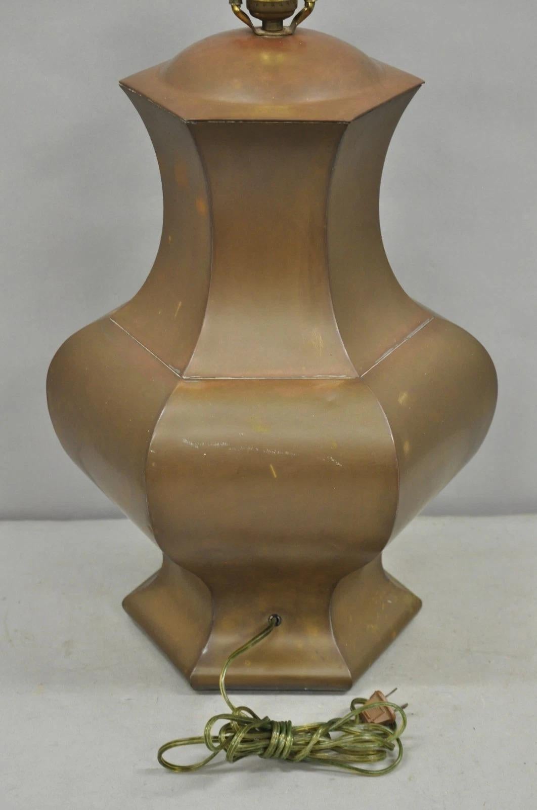 Vintage Chinoiserie Cuivre patiné Hexagonal Oriental Ginger Jar Table Lamp en vente 2