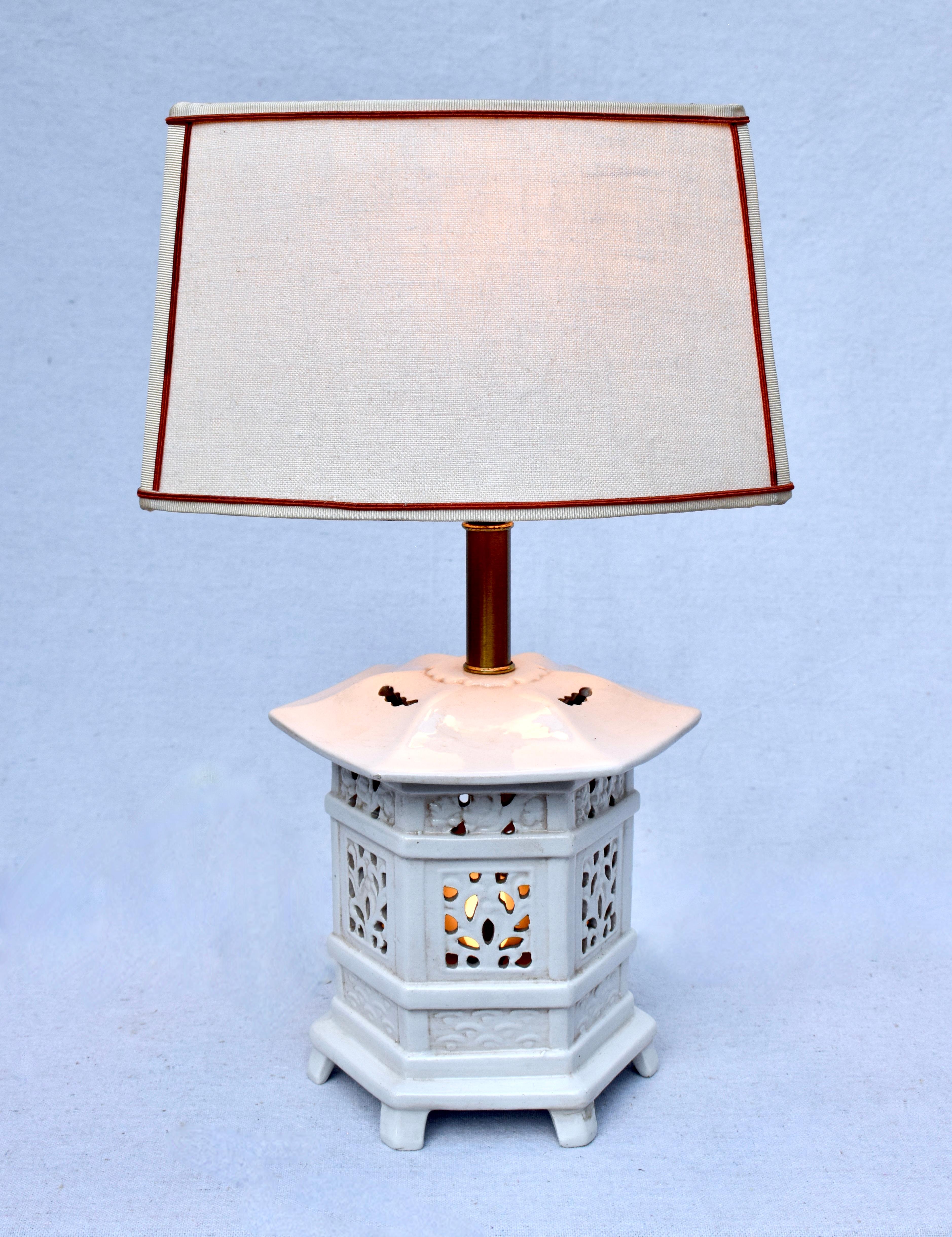 Vintage Chinoiserie Pierced Pagoda Table Lamps, Pair In Good Condition In Southampton, NJ