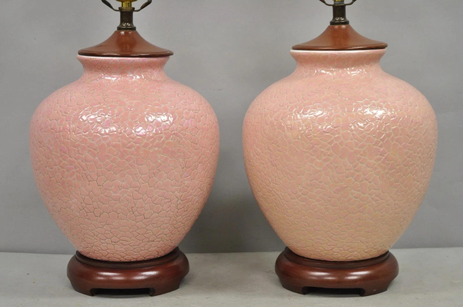 Chinoiseries Paire de lampes de table à pot de gingembre en porcelaine rose de Chine - Vintage By By en vente