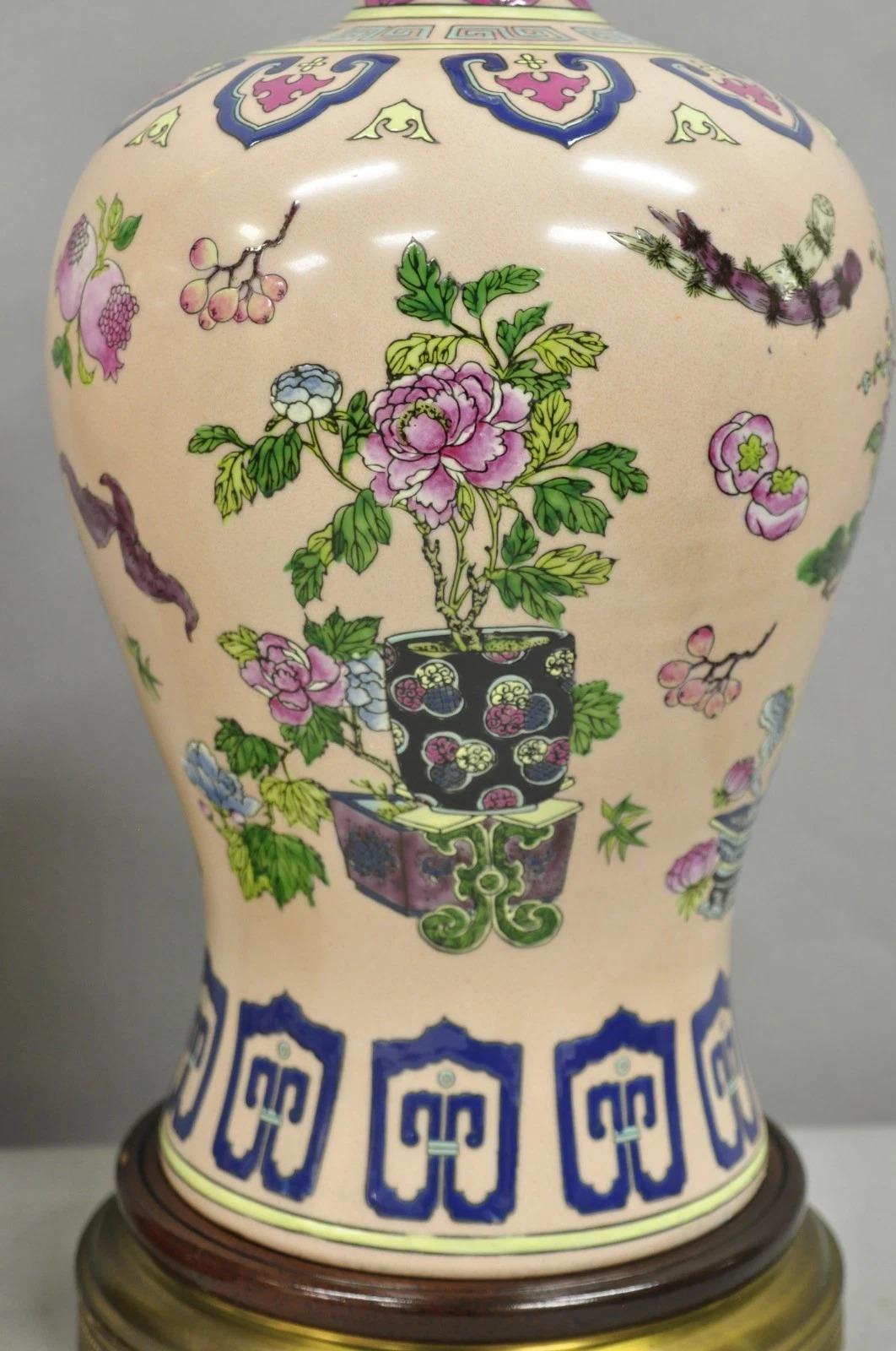 Sconosciuto Lampada da tavolo in porcellana rosa Chinoiserie d'epoca con vaso Jardinière e lampada da tavolo a coppia in vendita