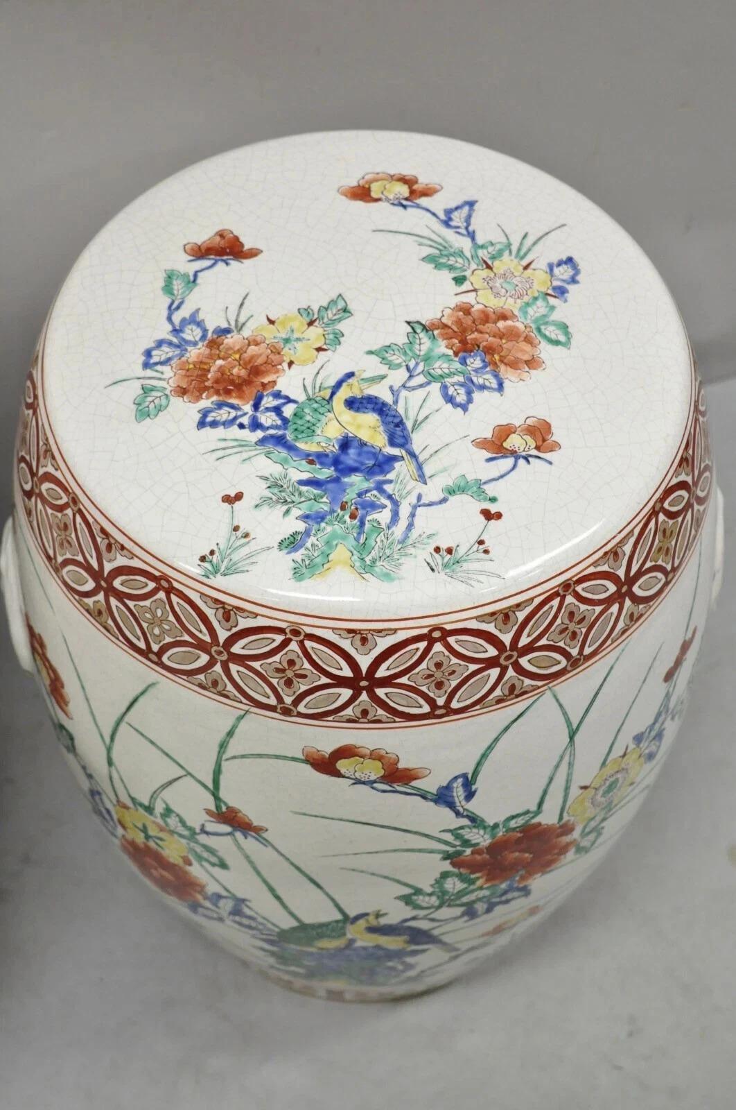 XX secolo Sgabello da giardino cinese rosso blu in porcellana di Chinoiserie d'epoca, una coppia in vendita