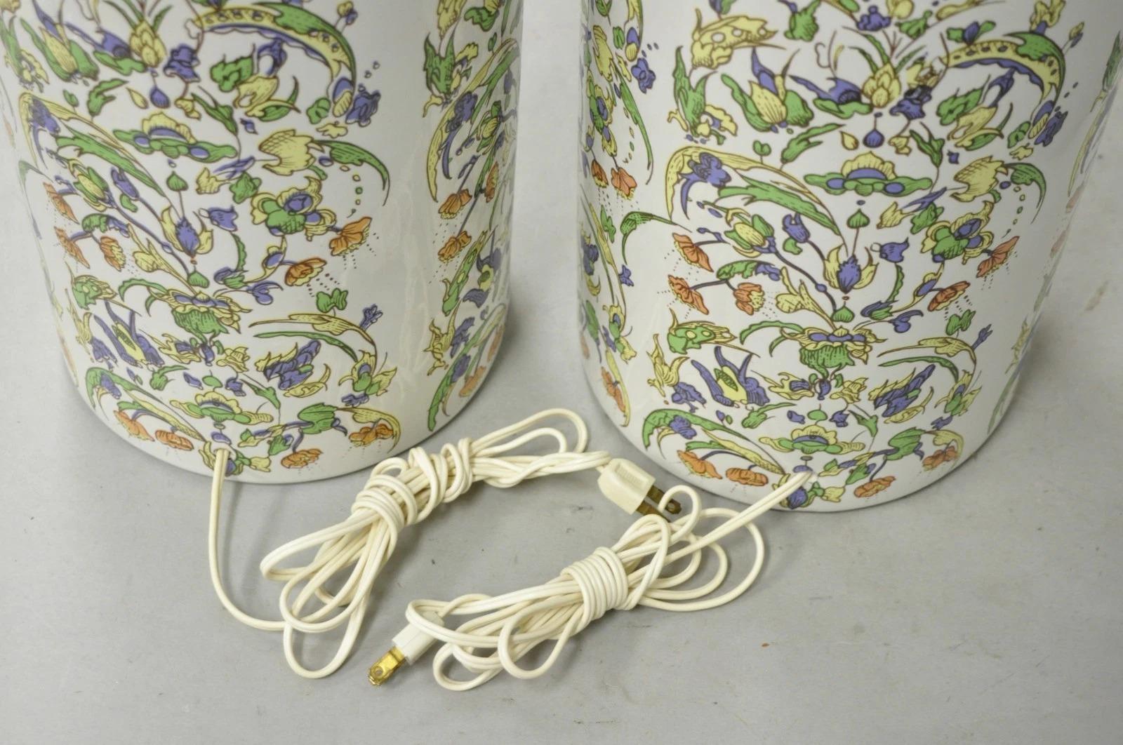Lampada da tavolo cinese in porcellana di Chinoiserie d'epoca con barattolo di zenzero e fiori orientali. in vendita 3