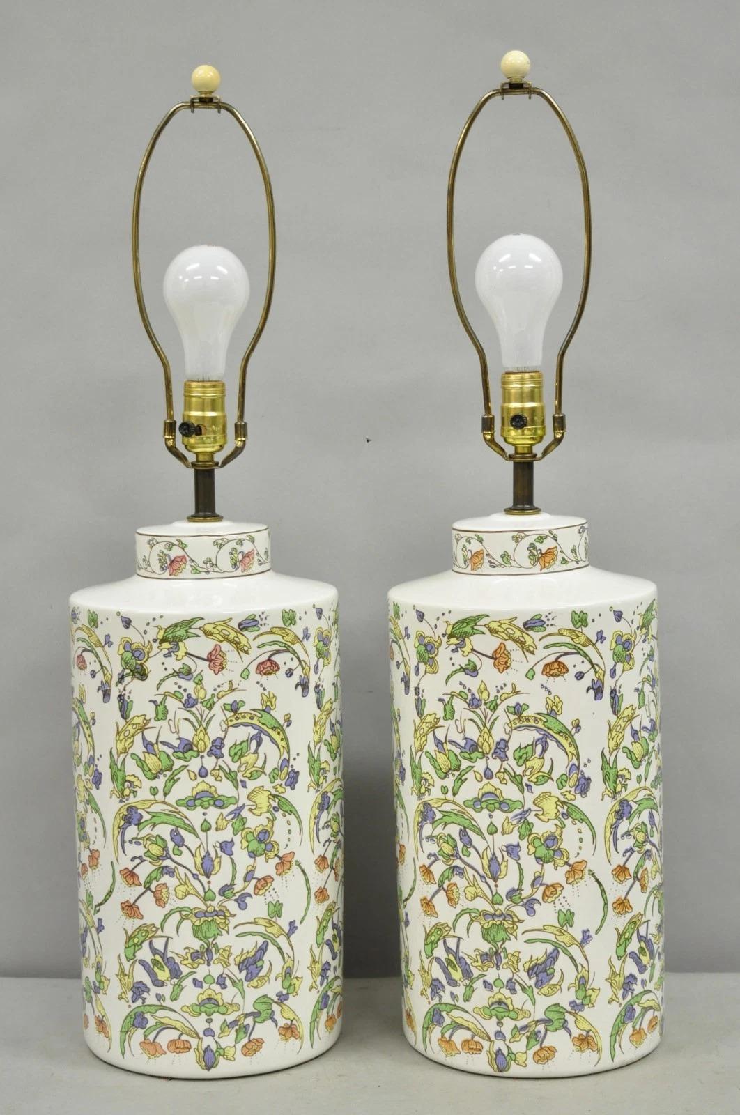 Lampada da tavolo cinese in porcellana di Chinoiserie d'epoca con barattolo di zenzero e fiori orientali. in vendita 5