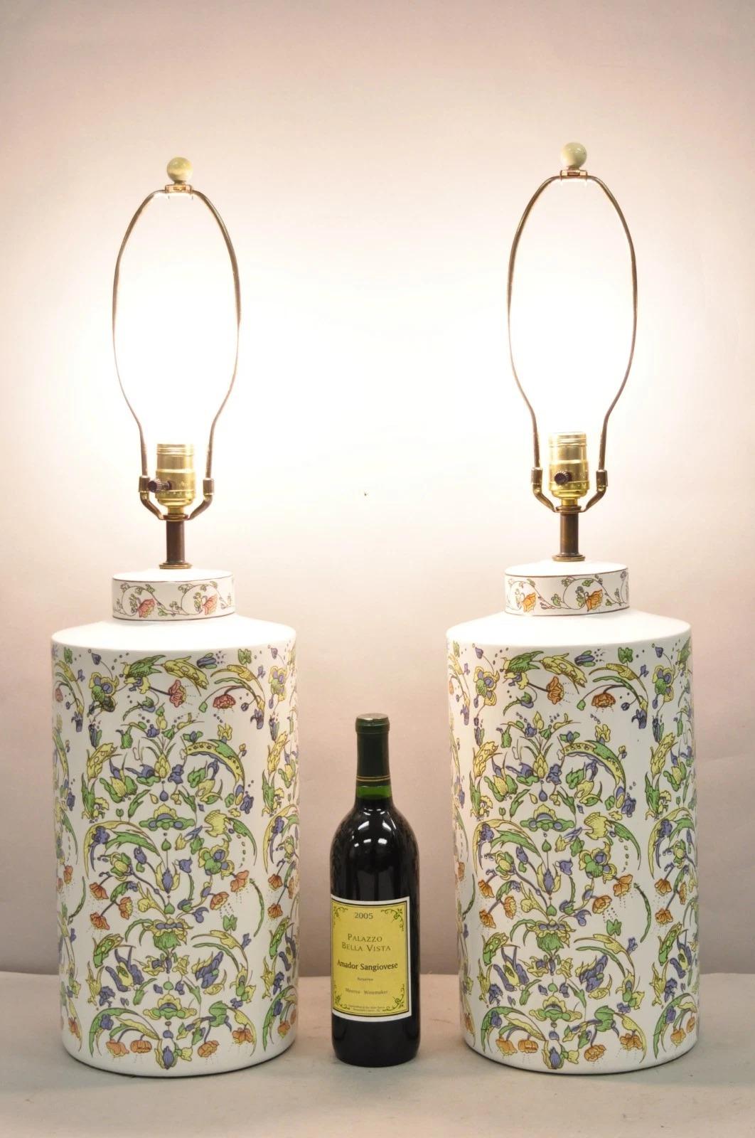 Coppia di lampade da tavolo orientali in porcellana cinese a forma di barattolo di zenzero con stampa floreale colorata 