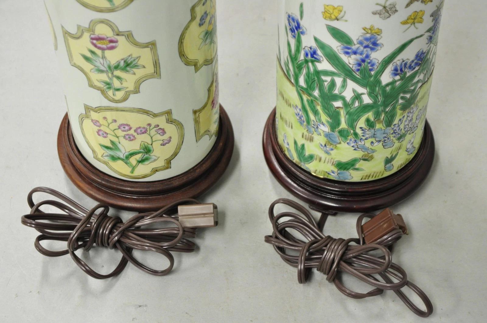 Paire de lampes de table orientales en porcelaine de Chine peintes de motifs floraux. en vente 2