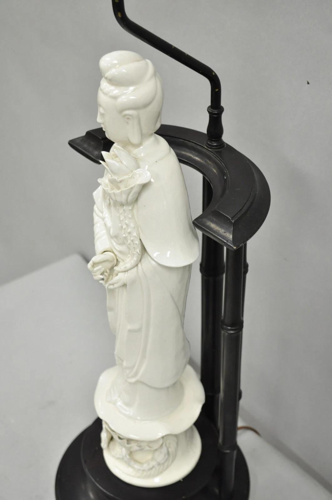Lampe de table Vintage Chinoiserie Porcelaine Figure Guanyin Blanc de Chine en vente 6
