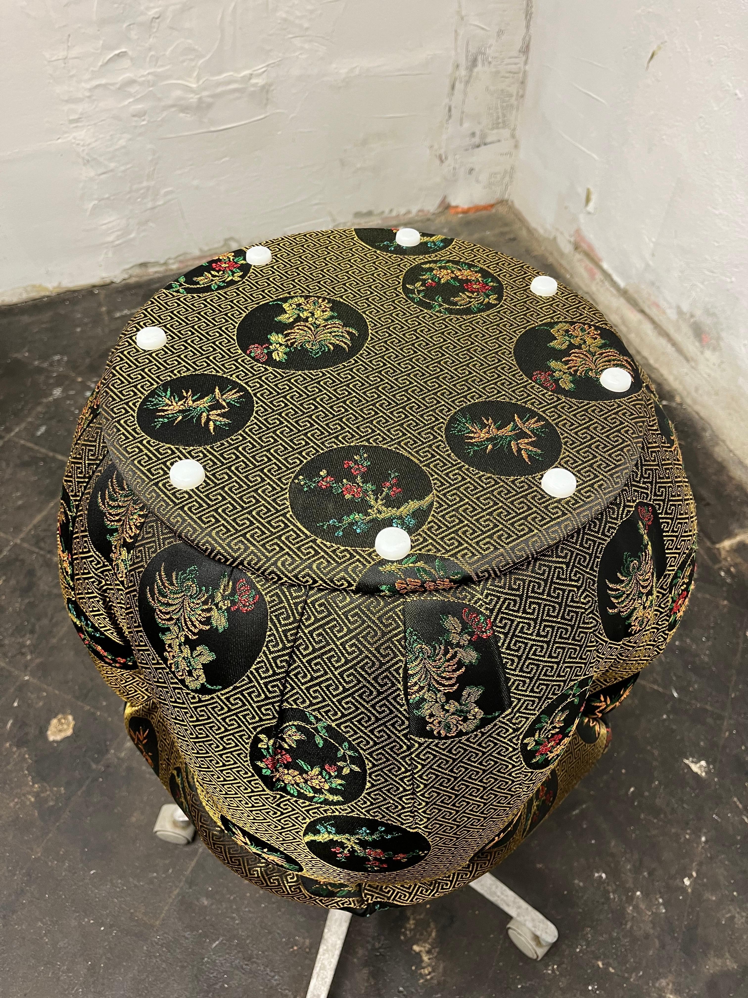 Vintage Chinoiserie Pouf Ottoman Button Tuft In Good Condition In W Allenhurst, NJ