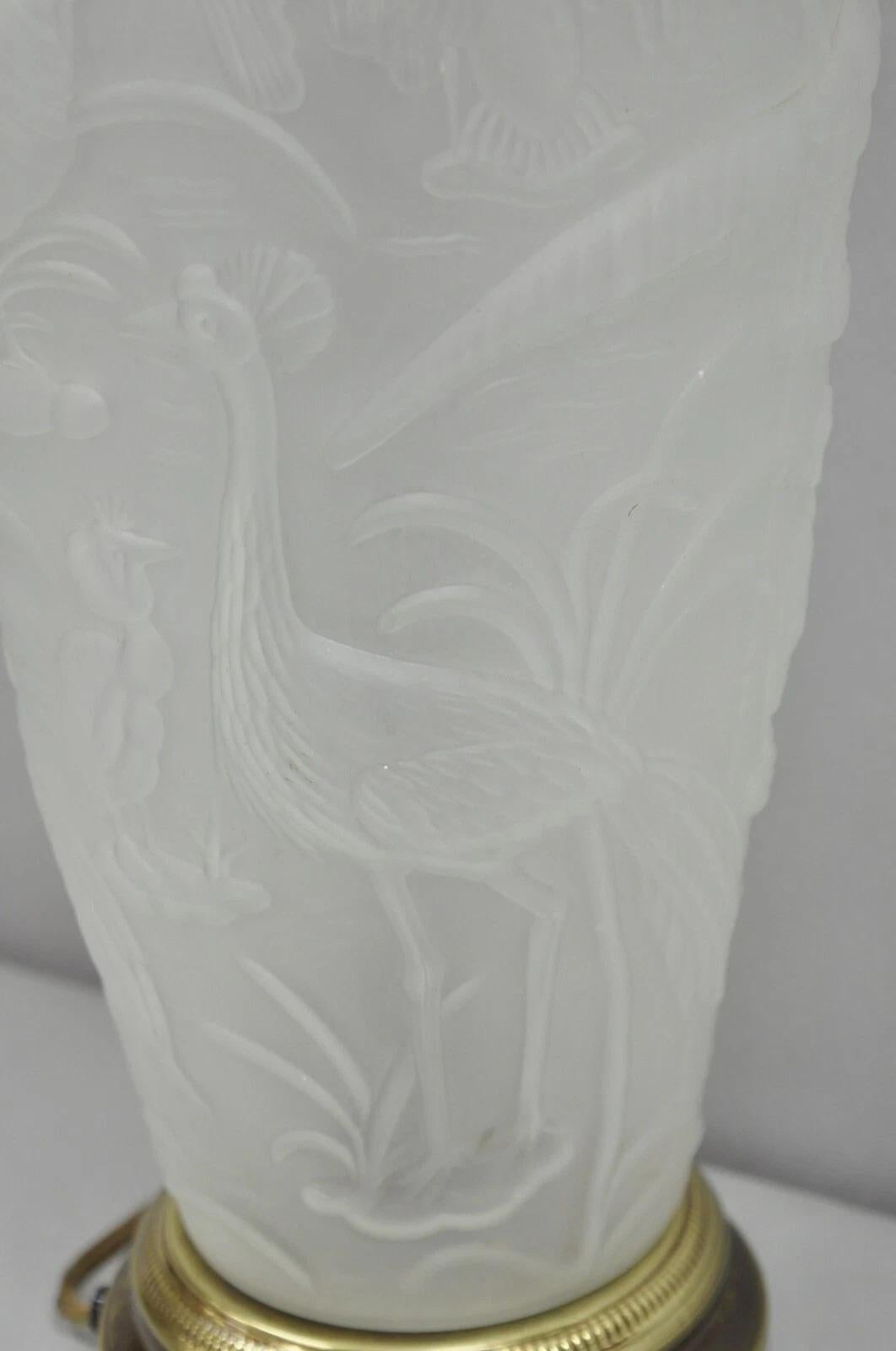Lámpara de Sobremesa Art Nouveau Vintage Chinoiserie Pájaros Tropicales de Cristal Satinado Levantado Desconocido en venta