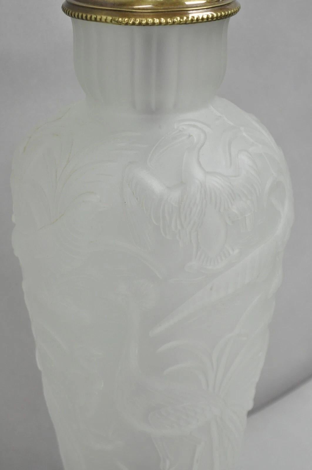 Lámpara de Sobremesa Art Nouveau Vintage Chinoiserie Pájaros Tropicales de Cristal Satinado Levantado en Bueno estado para la venta en Philadelphia, PA