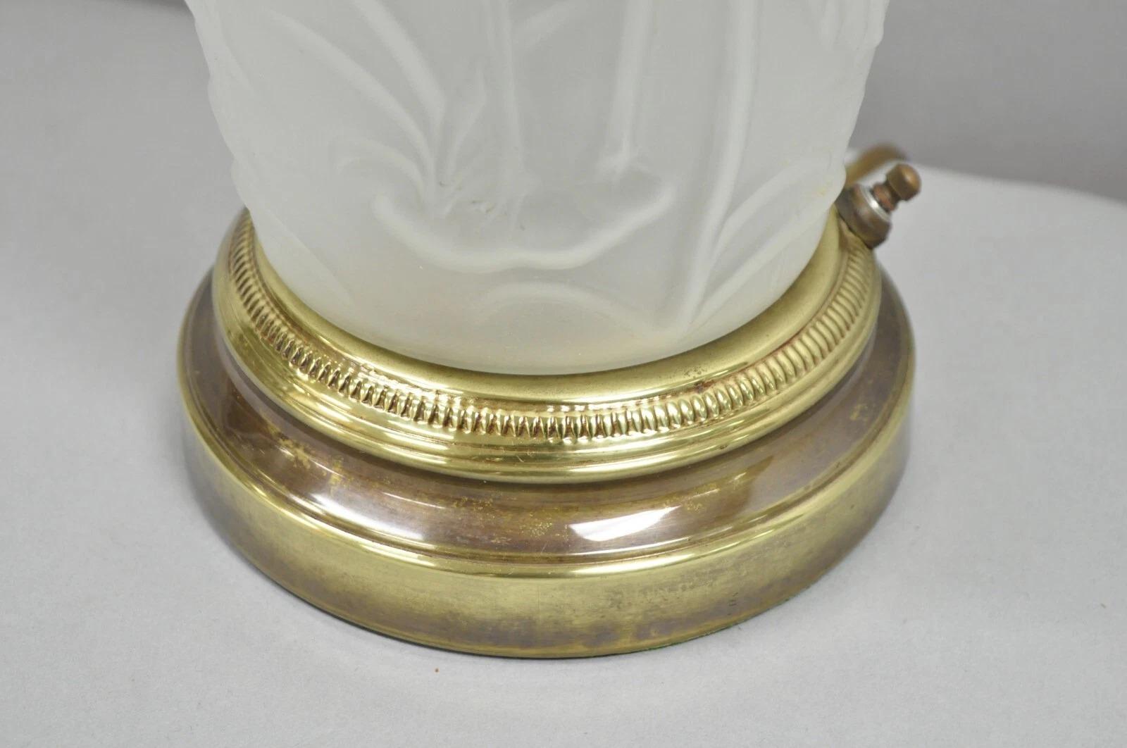 Lámpara de Sobremesa Art Nouveau Vintage Chinoiserie Pájaros Tropicales de Cristal Satinado Levantado Vidrio en venta