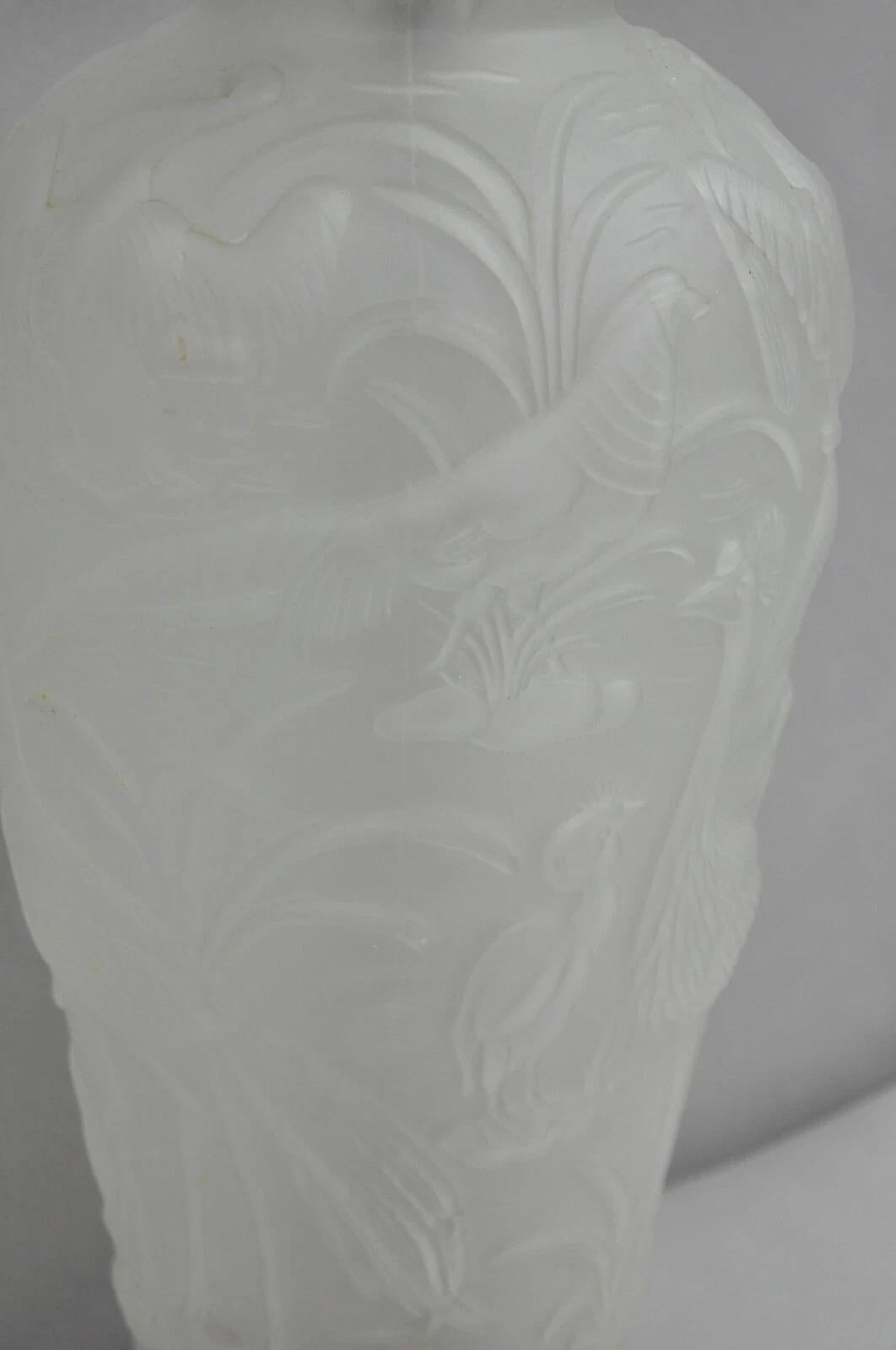 Lámpara de Sobremesa Art Nouveau Vintage Chinoiserie Pájaros Tropicales de Cristal Satinado Levantado en venta 2