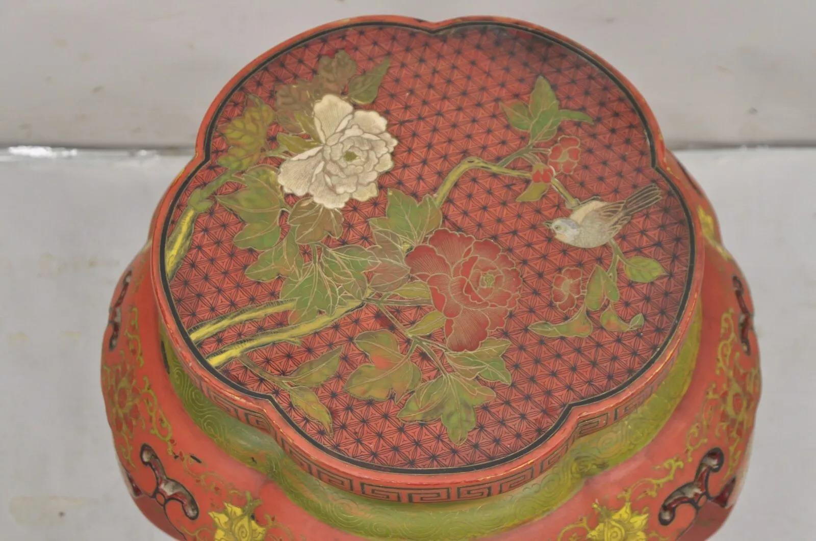 Chinoiseries Tabouret de tambour chinois vintage laqué rouge avec oiseaux et fleurs peints à la main en vente